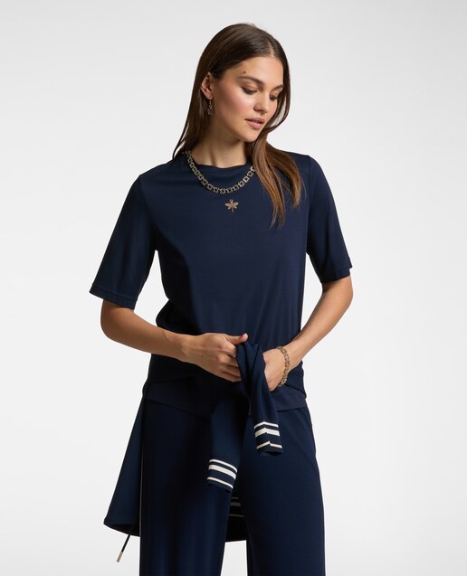 Imagen 0 de Camiseta de mujer con libélula pequeña de pedrería