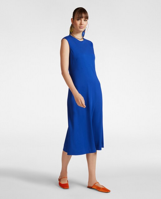 Imagen 0 de Vestido midi de punto con abertura en espalda y botón