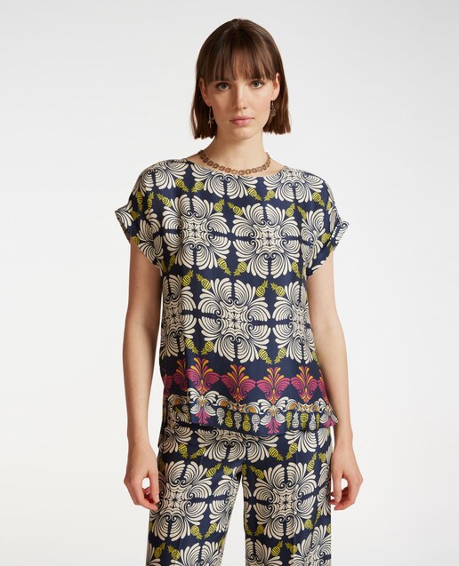 Imagen 0 de Blusa de mujer estampada con manga corta tipo kimono