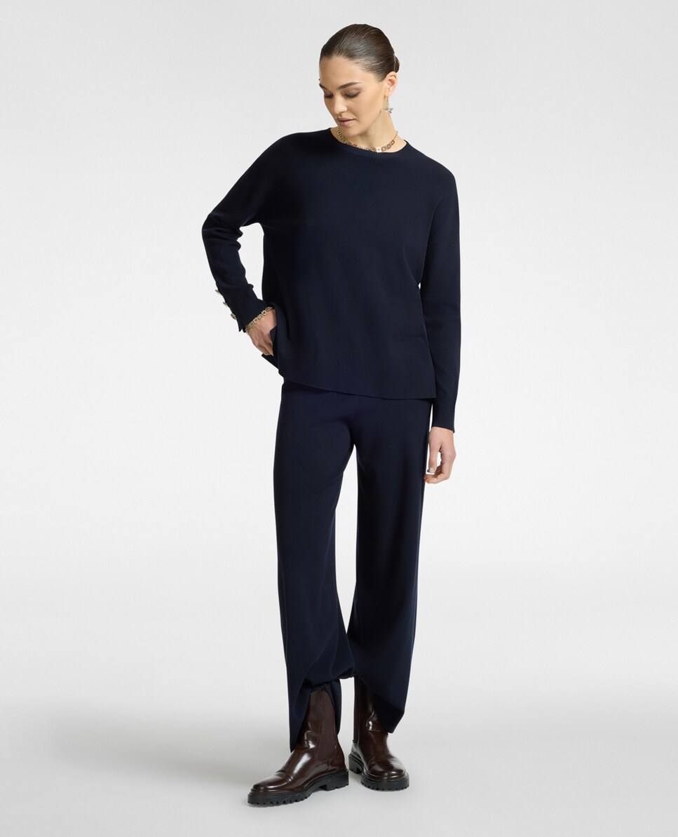 Jersey de mujer con botones en los puños y detalle de canalé alto