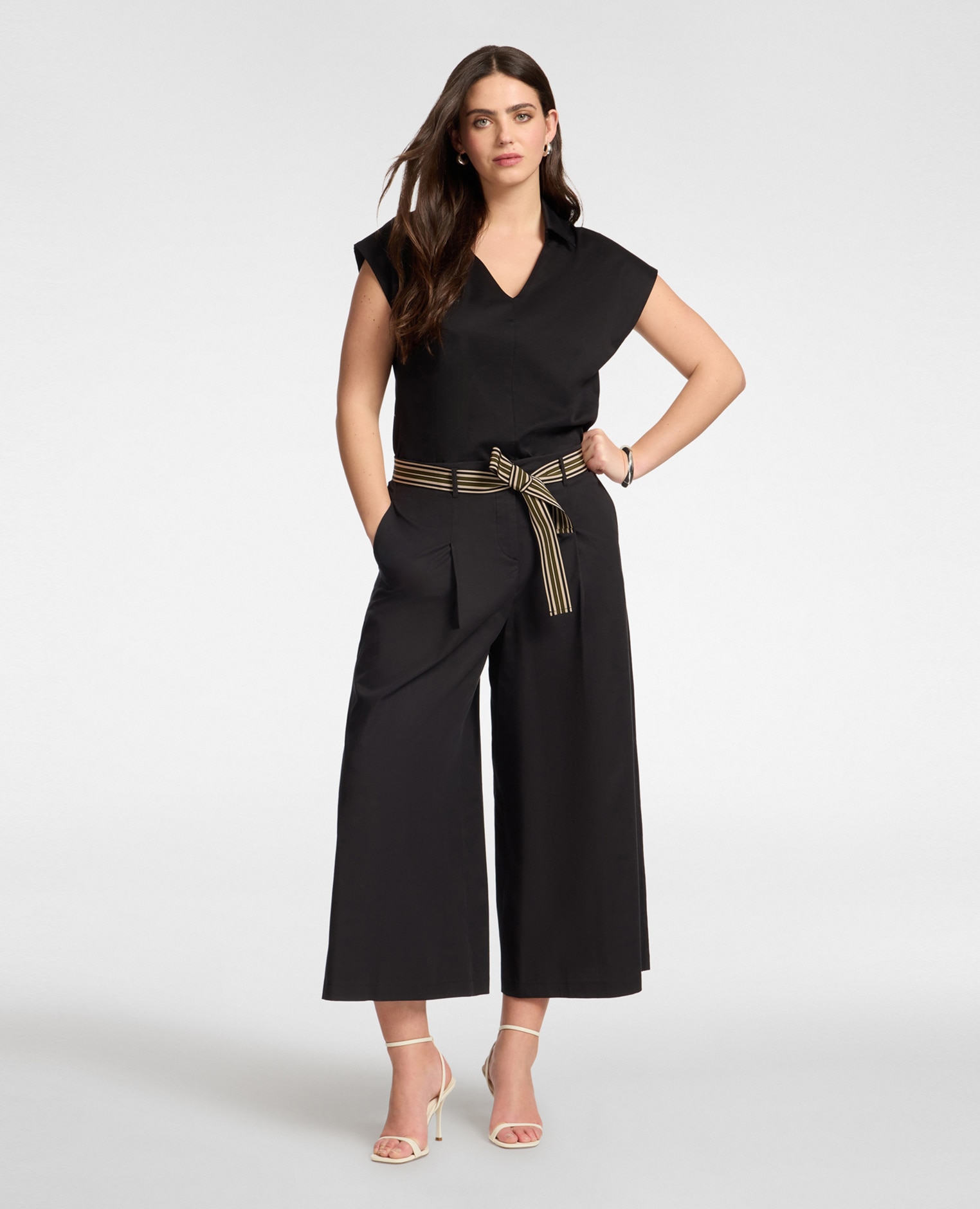 Elena Miró - Pantalones de mujer cropped de popelina de talle alto con cinturón corte amplio con cintura alta cierre con botones y cremallera.