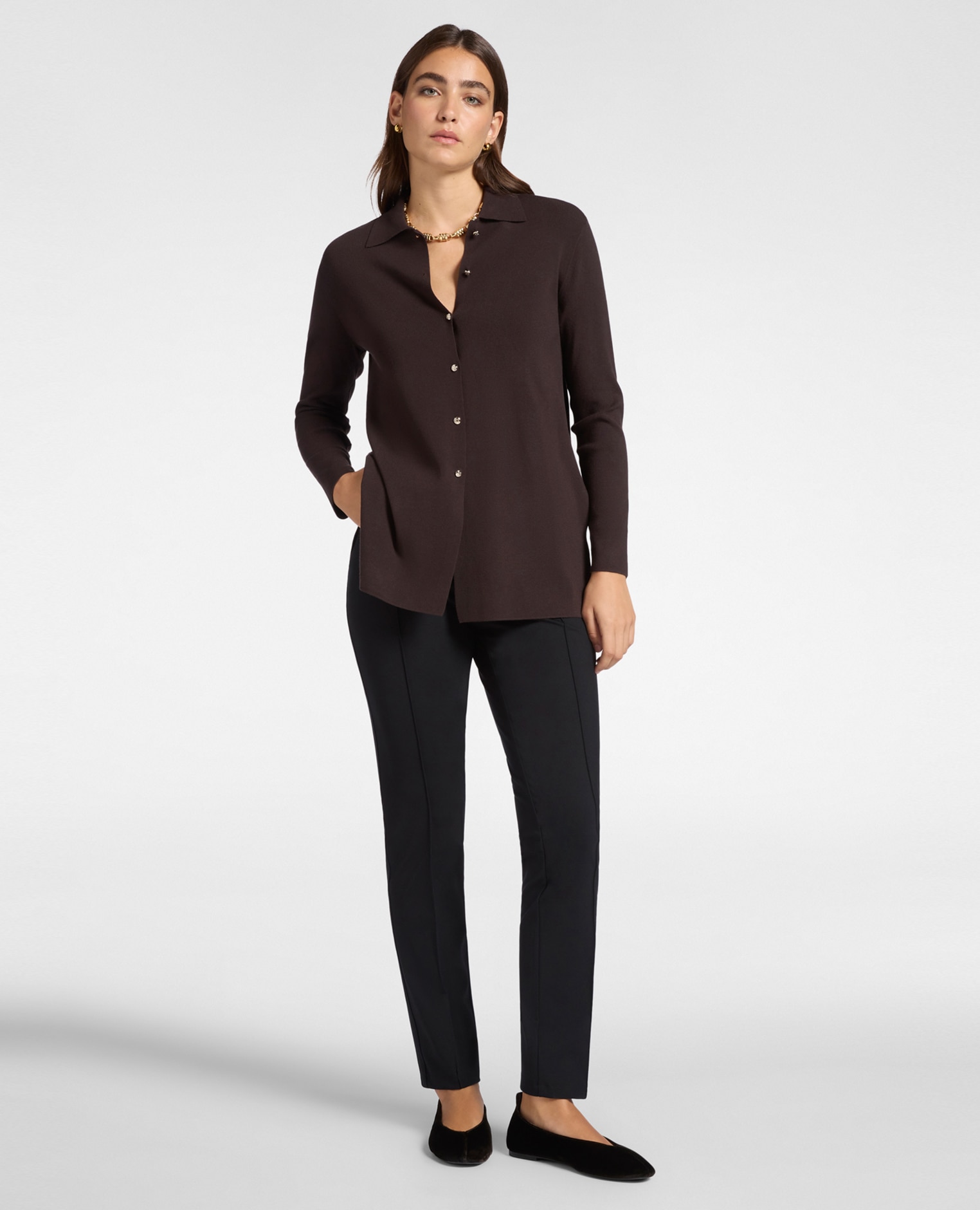 Elena Miró - Pantalones de mujer slim fit en punto milanés con cintura elástica es un modelo deportivo chic versátil y ecléctico.