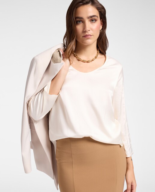 Imagen 0 de Blusa de mujer de satén elástico mangas tres cuartos y pinzas en el pecho