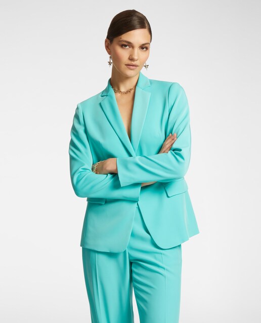 Imagen 0 de Blazer de mujer de cady elástico con cierre de botón