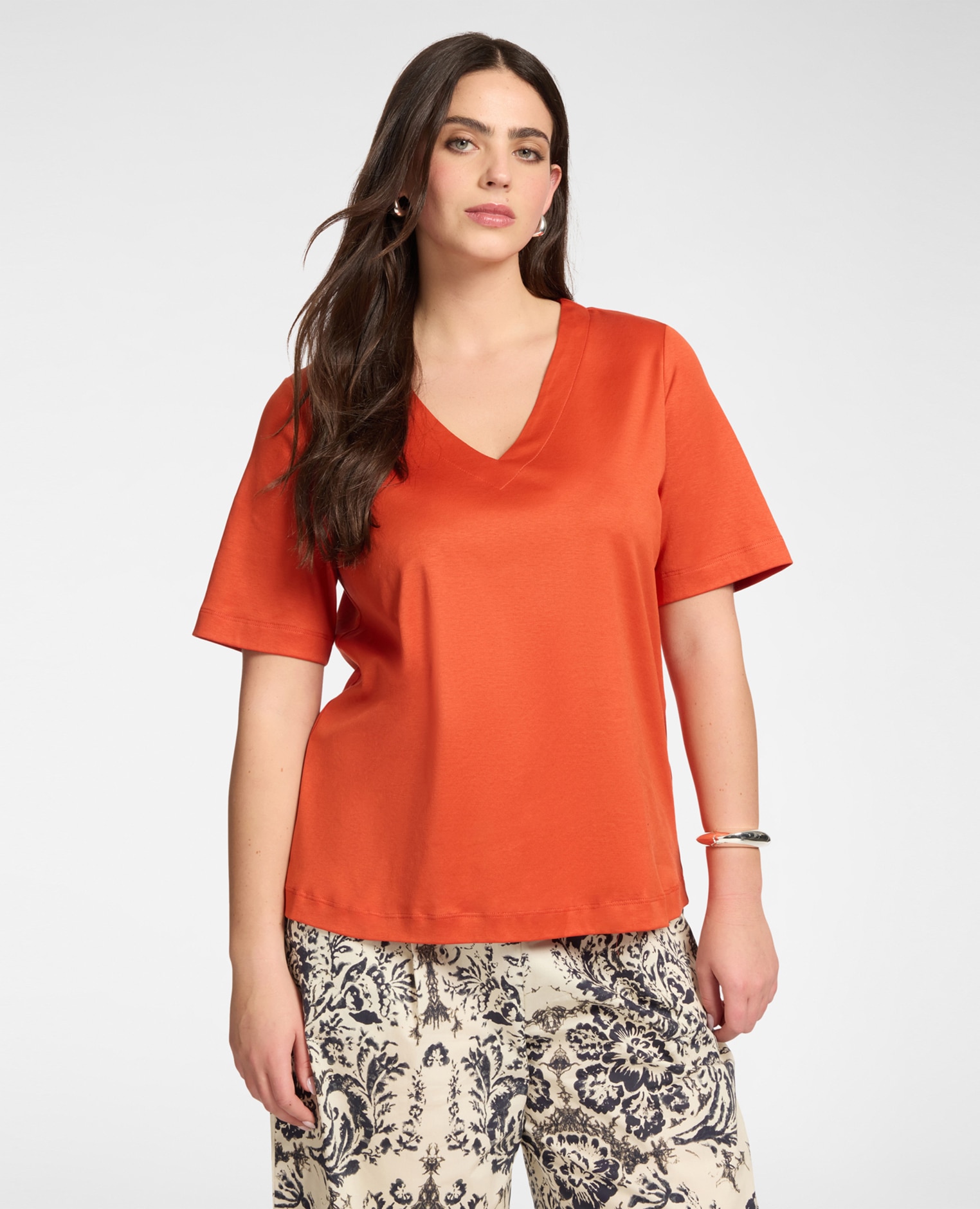 Elena Miró - Camiseta de mujer de algodón con cuello en v ajuste regular con mangas cortas.