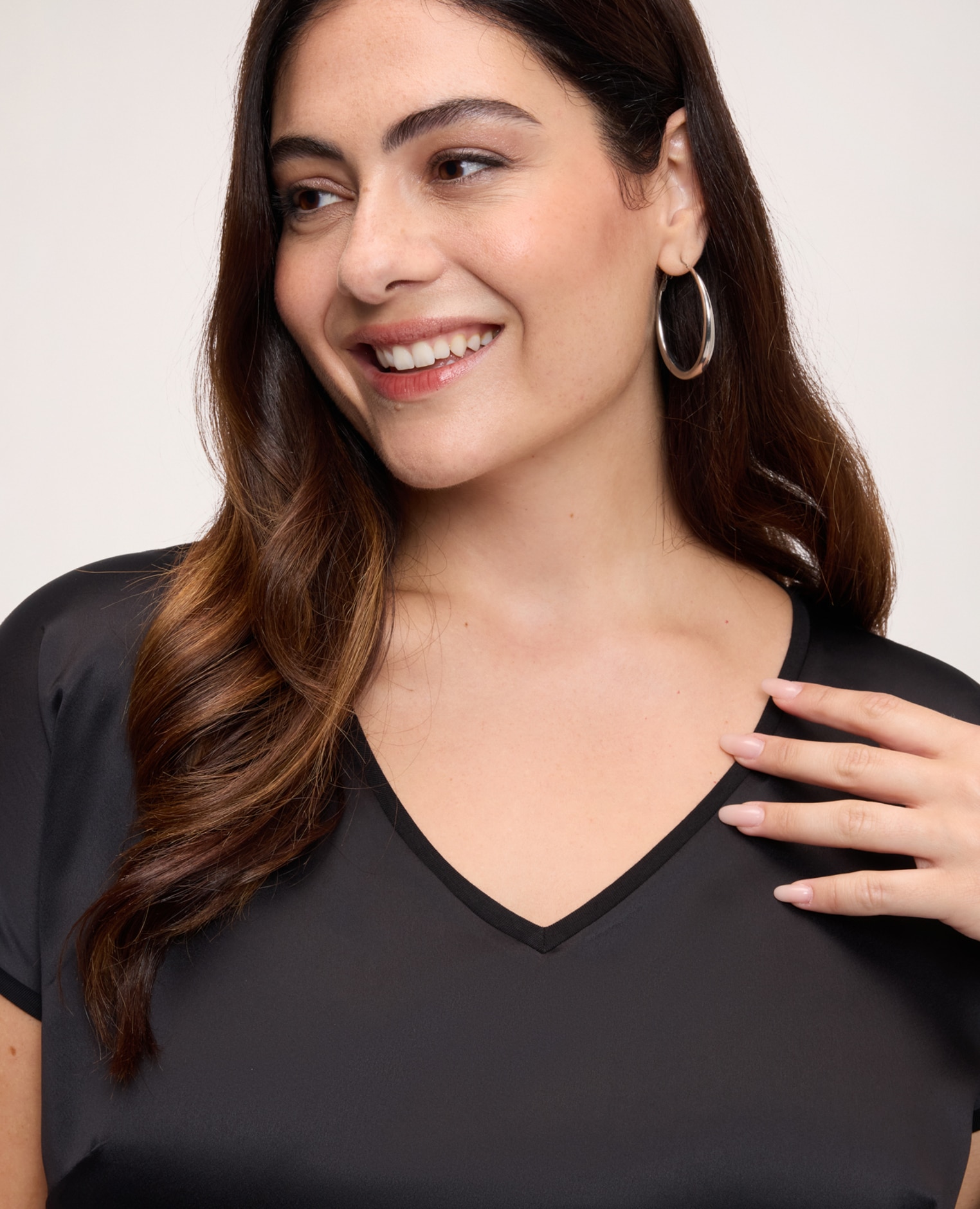 Camiseta de mujer bimatérica con escote en v escote en v y mangas cortas - Fiorella Rubino - Negro Negro-4