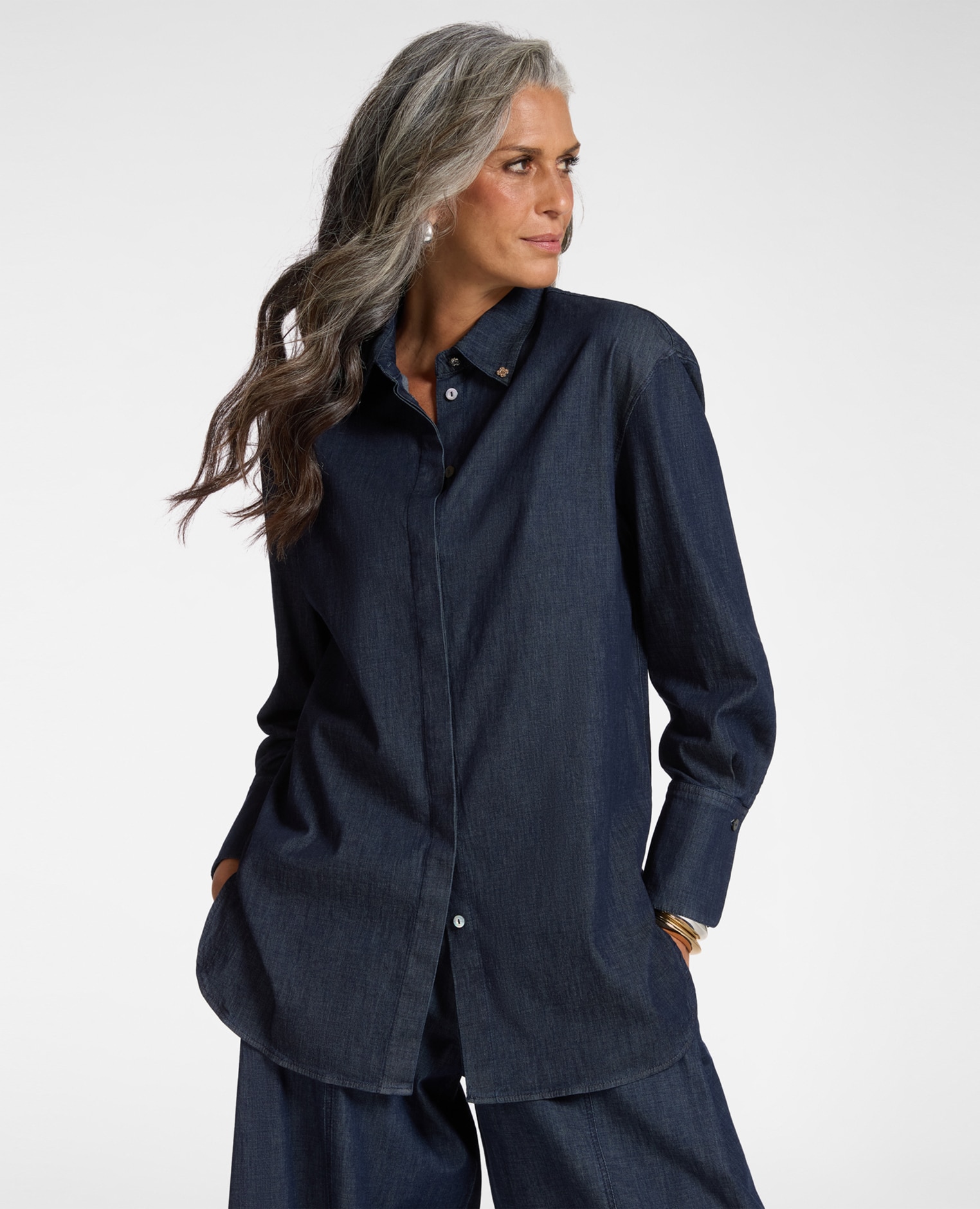 Elena Miró - Camisa de mujer en chambray ajuste oversize con cierre de botones.