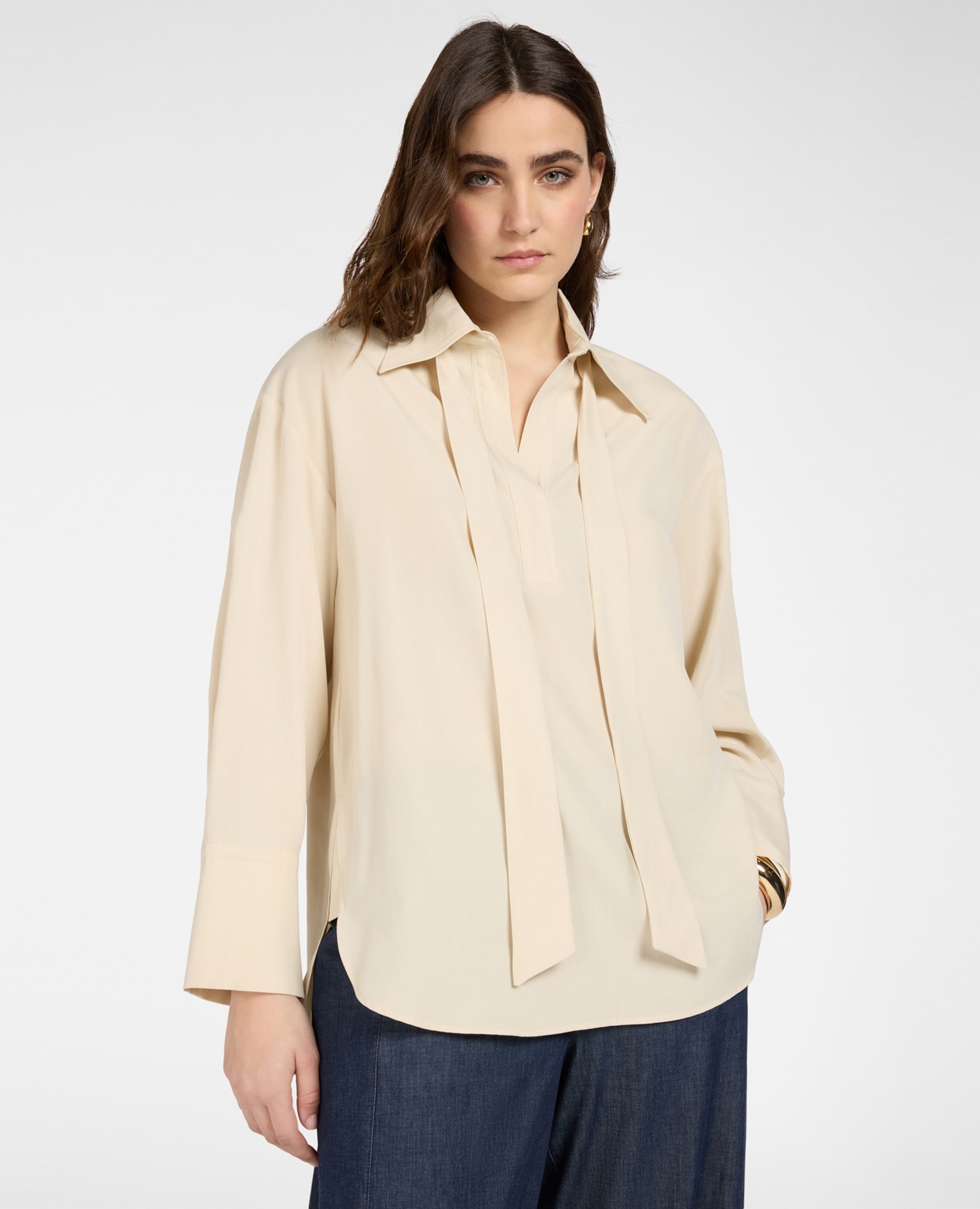 Elena Miró - Camisa de mujer mezcla de lino con fajín mangas largas y fular para anudar al cuello.