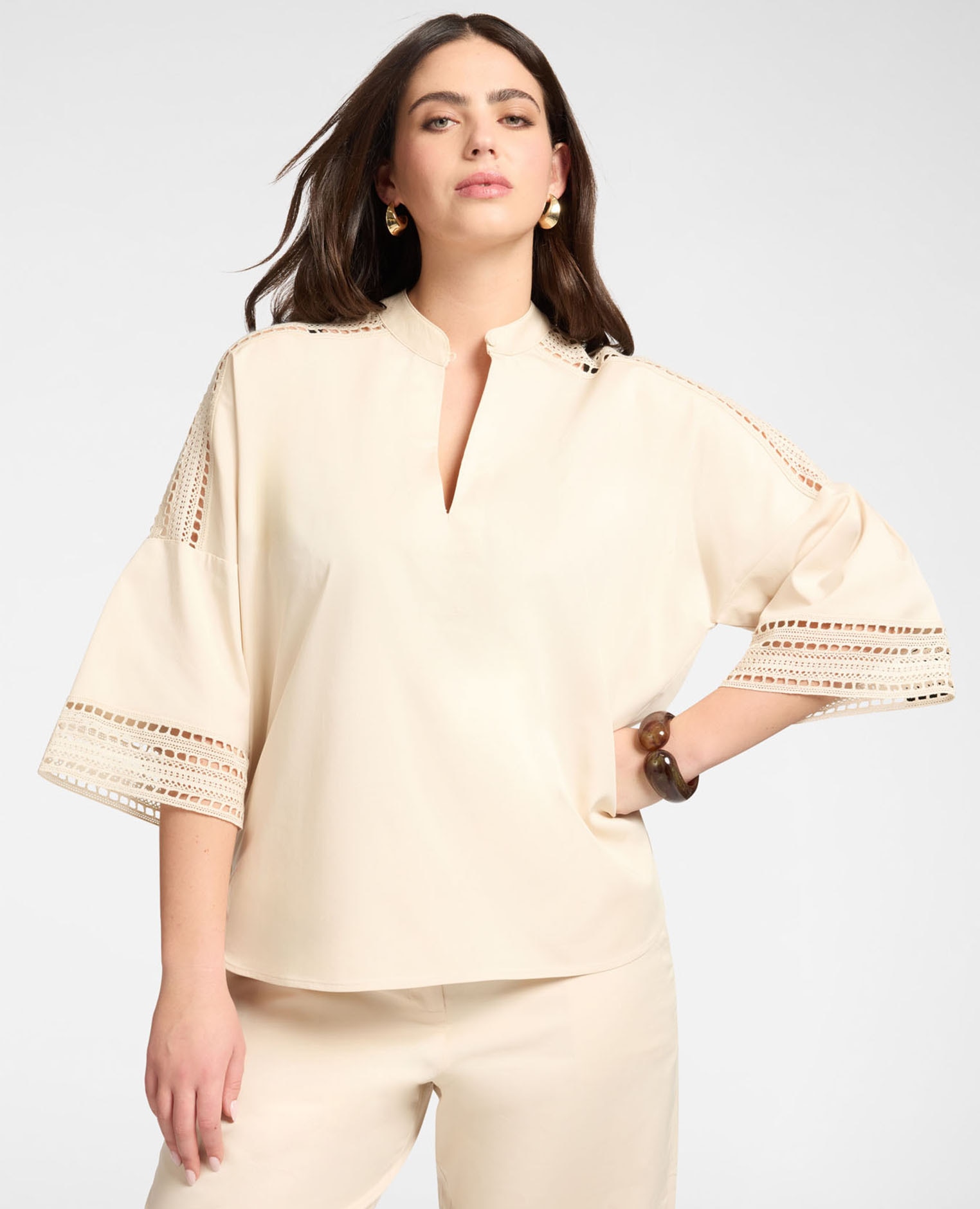 Elena Miró - Camisa de mujer mezcla algodón con detalles de encaje ajuste boxy mangas de tres cuartos con detalles de encaje.
