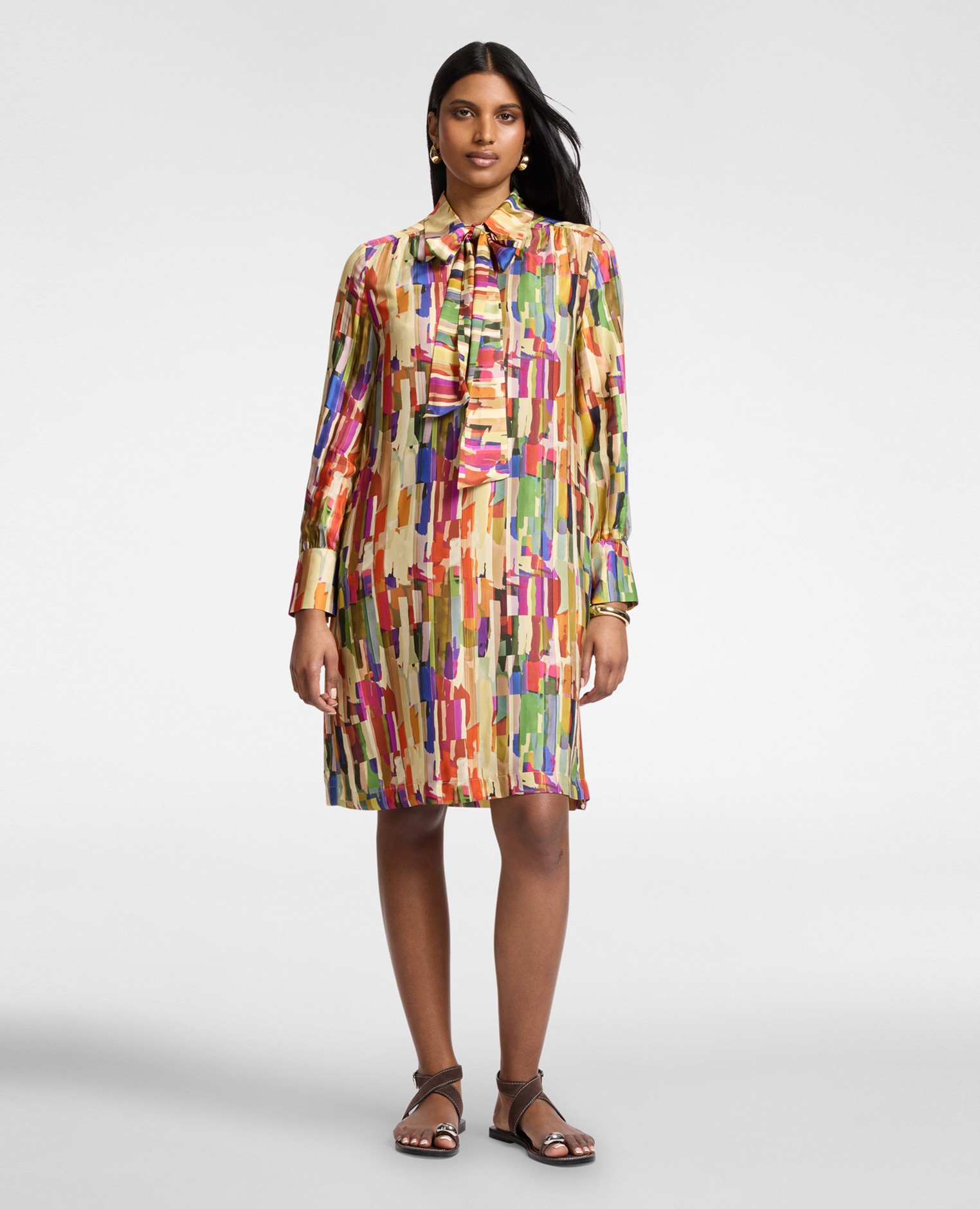 Vestido estampado con lazo largo midi con fajín para anudar al cuello ...