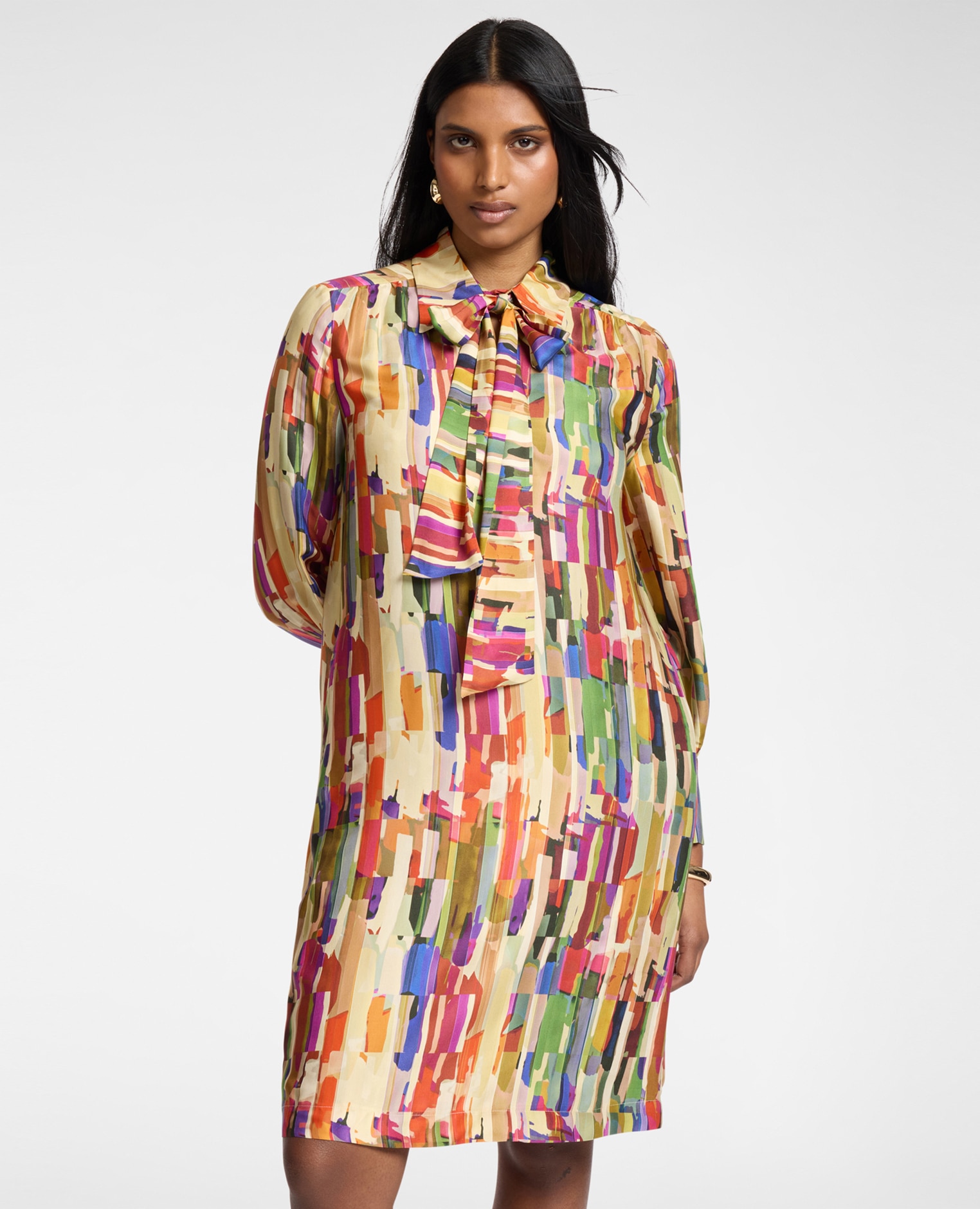 Vestido estampado con lazo largo midi con fajín para anudar al cuello ...