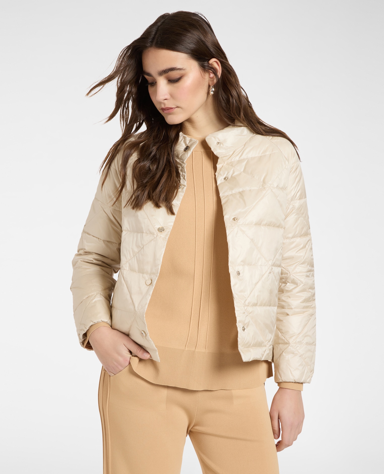 Elena Miró - Plumífero de mujer ligero de nylon acolchado ajuste boxy con botones automáticos.