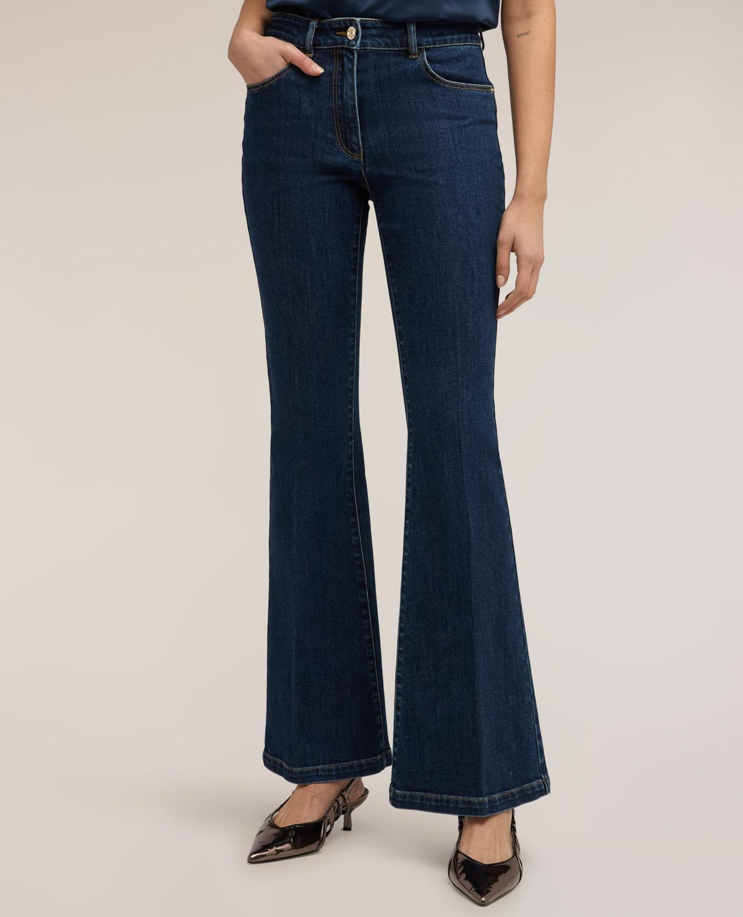 Jeans de mujer acampanados push-up en denim corte acampanado con cintura media y cierre con botones y cremallera - Motivi - Azul Azul-1