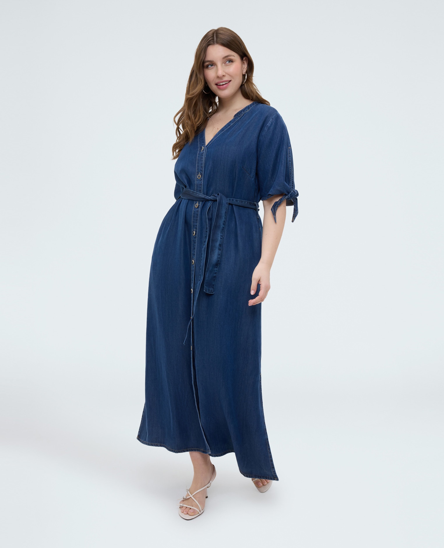 Fiorella Rubino - Vestido camisero en tencel escote en v cierre frontal con botones y mangas cortas con lazos anudables.