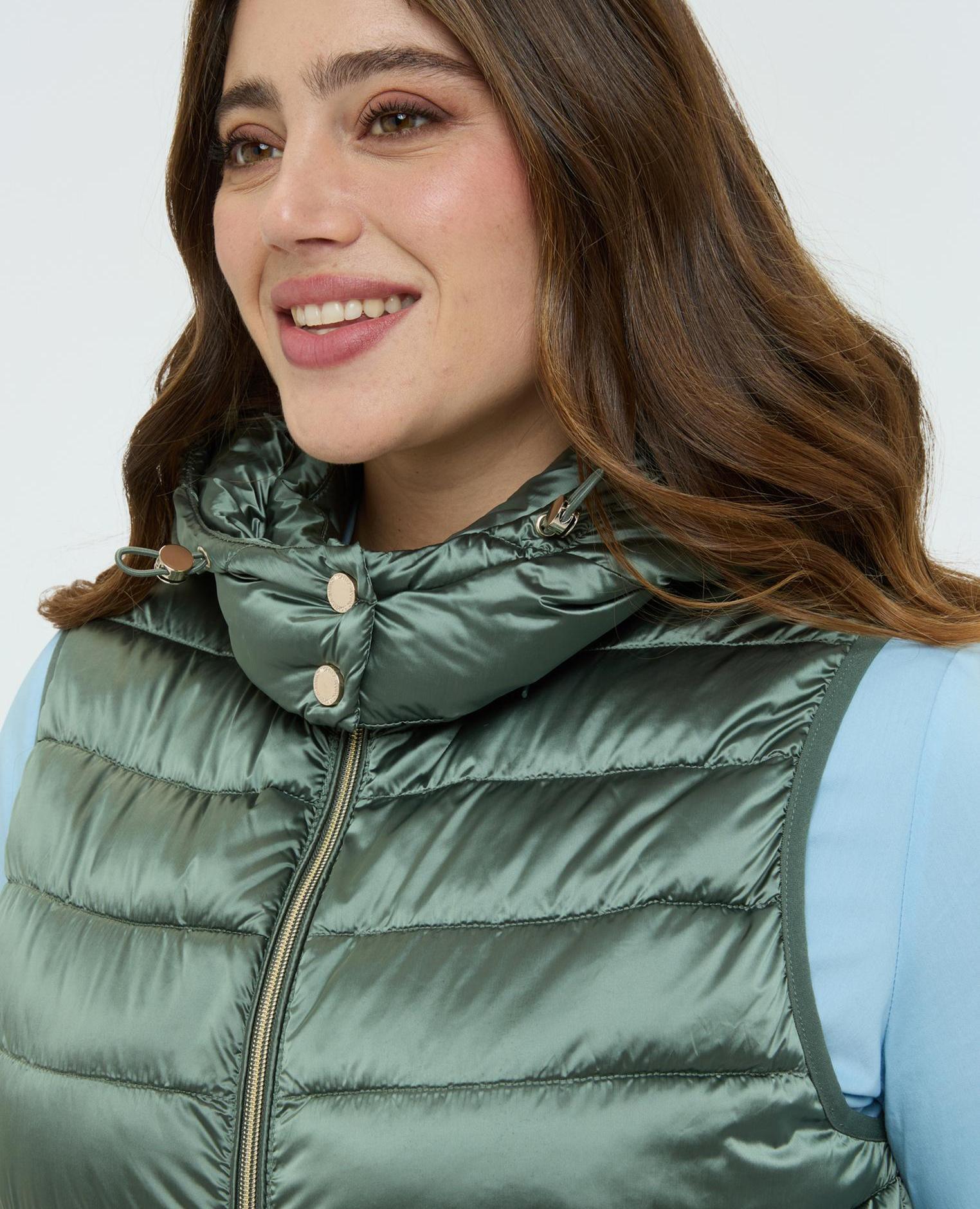 Chaleco de mujer acolchado con capucha - Fiorella Rubino - Verde claro Verde claro-4