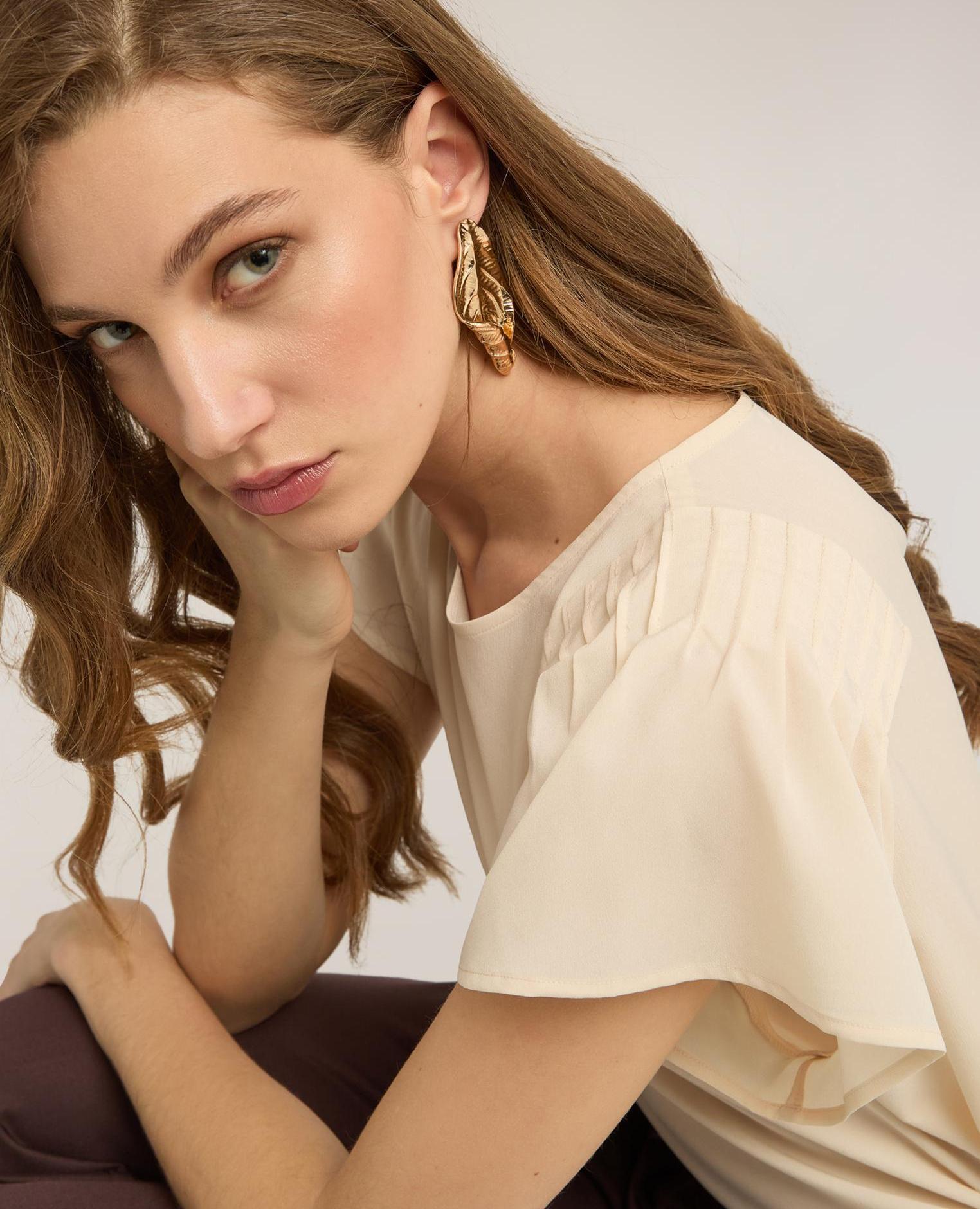 Blusa de mujer de crepé de china con pliegues escote redondo con motivo de gota en la espalda - Motivi - Beige Beige-1