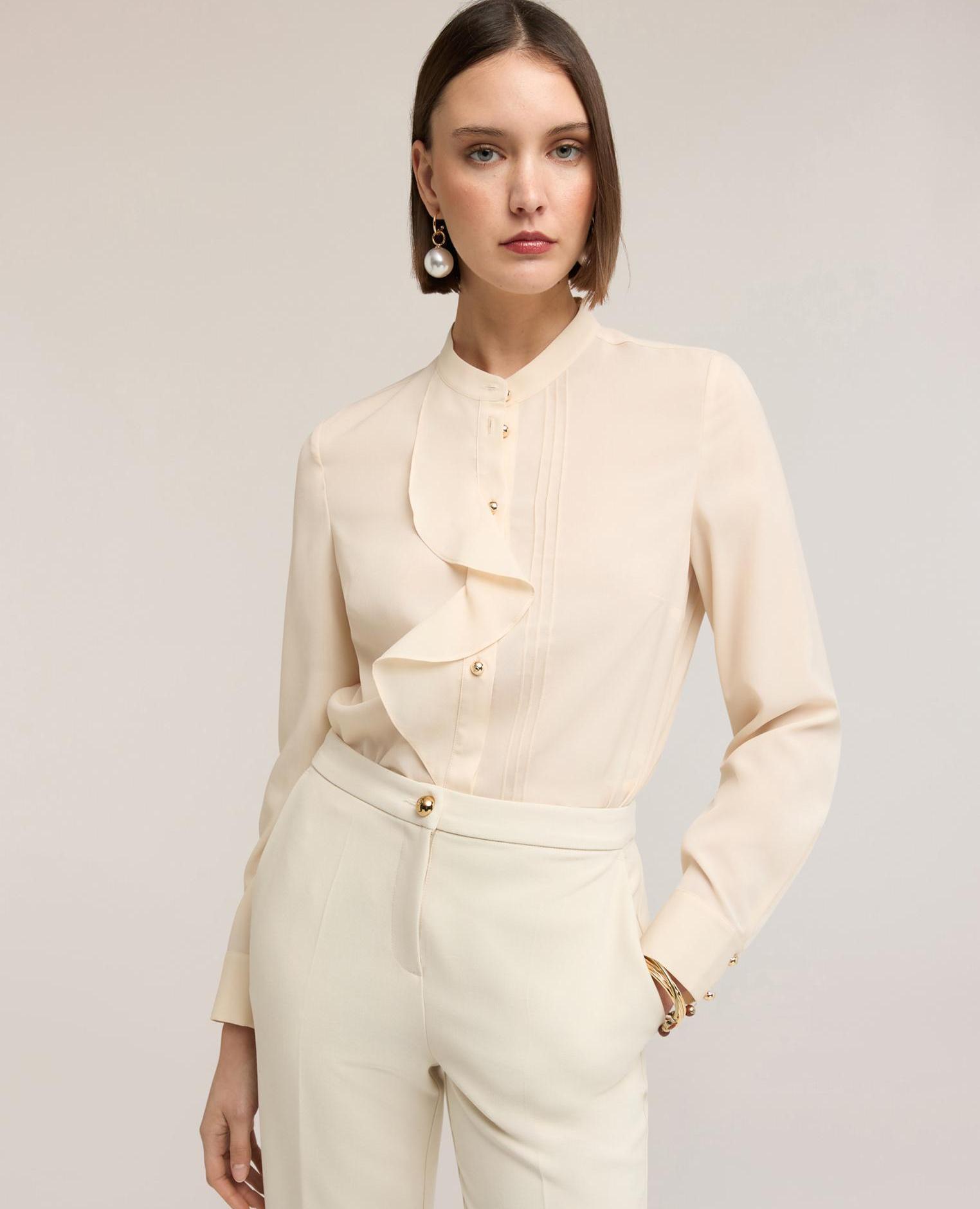 Camisa de mujer en crepé de china con volante ajuste regular escote tipo henley con cierre de botones - Motivi - Beige Beige-1