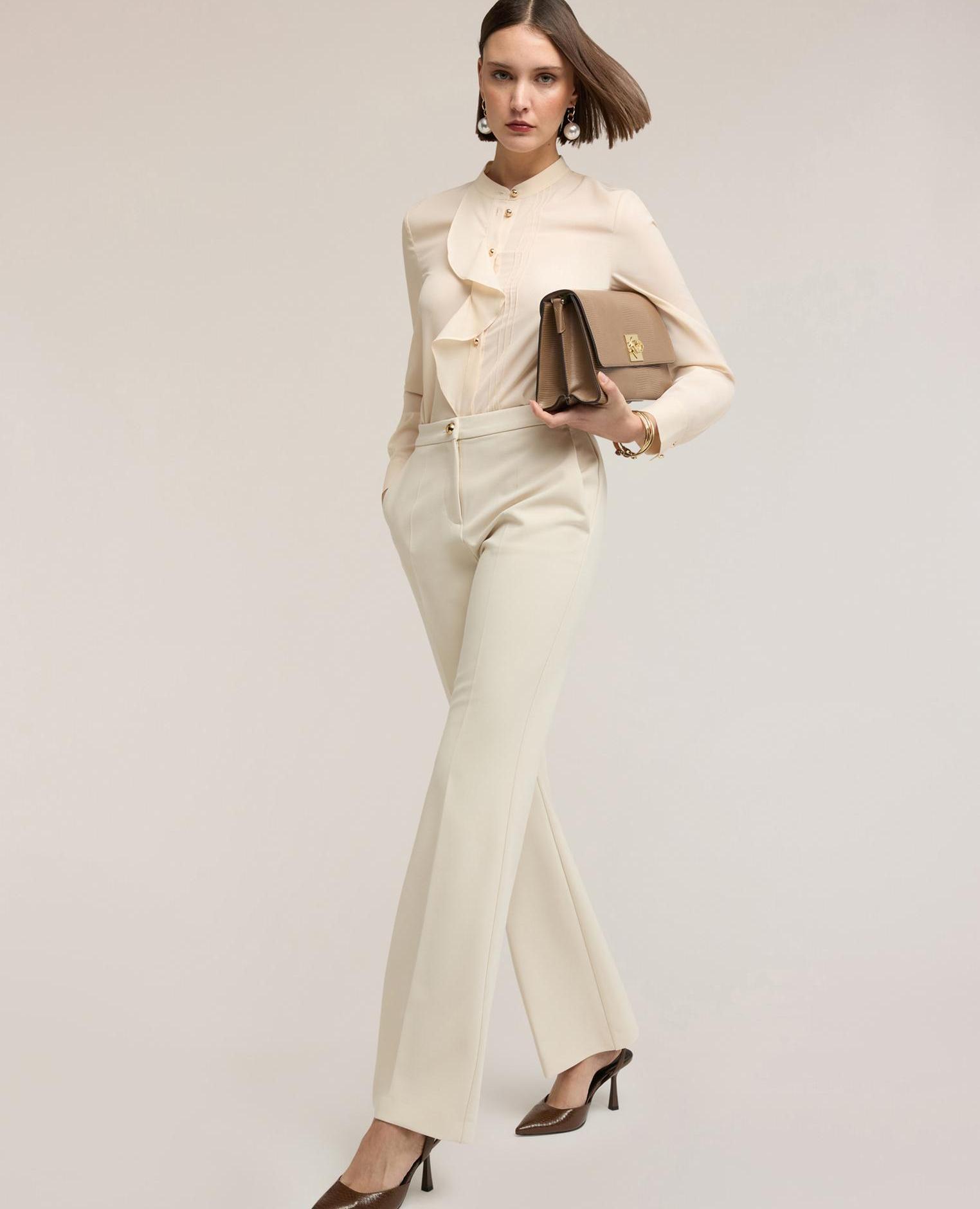 Camisa de mujer en crepé de china con volante ajuste regular escote tipo henley con cierre de botones - Motivi - Beige Beige-3