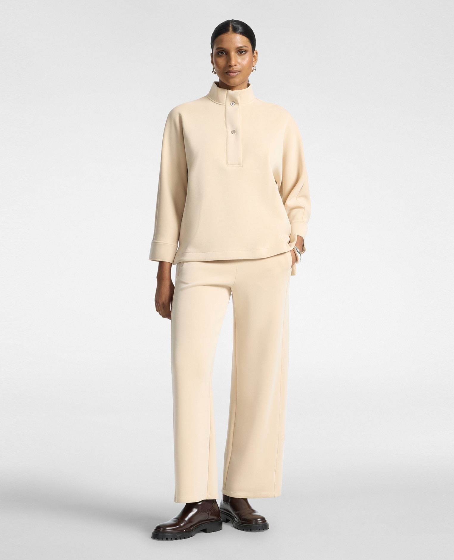 Sudadera de mujer mezcla modal con cuello alto ajuste ligeramente oversize abertura delantera con botones - Elena Miró - Beige Beige-3