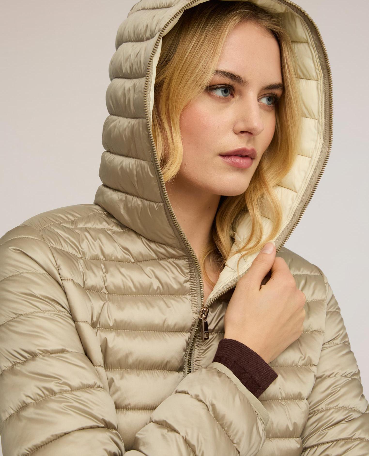 Plumífero de mujer ligero con capucha modelo ajustado con largo medio acolchado ligero y cierre con cremallera frontal - Motivi - Beige Beige-4