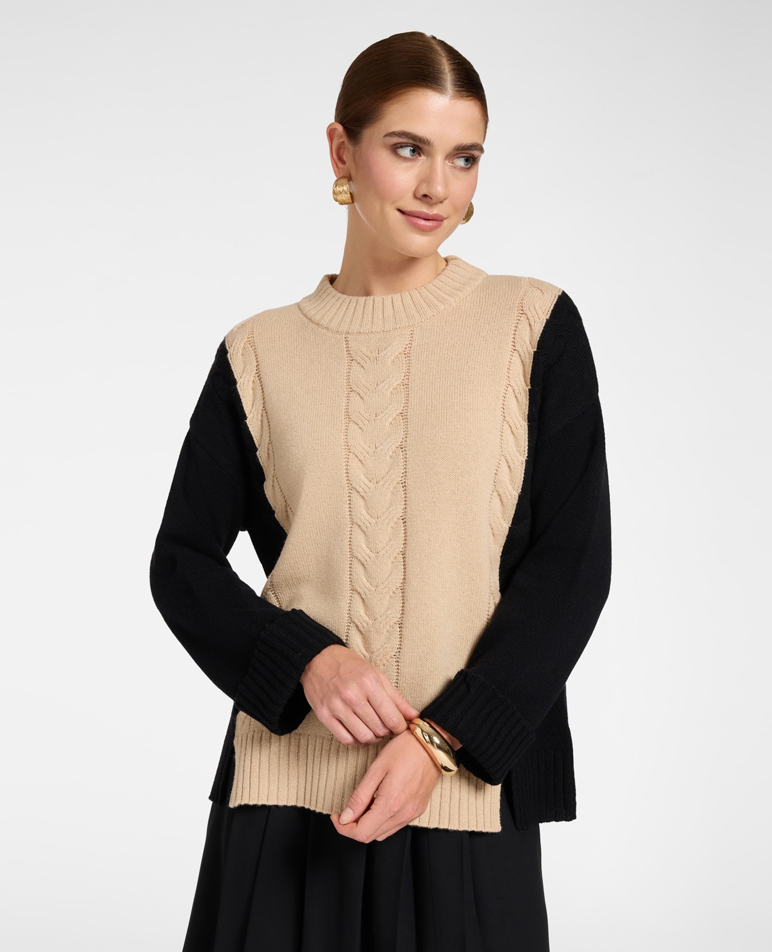 Imagen 0 de Jersey de mujer de pura lana con trabajo de trenzas ajuste regular con largo medio y cuello redondo Negro