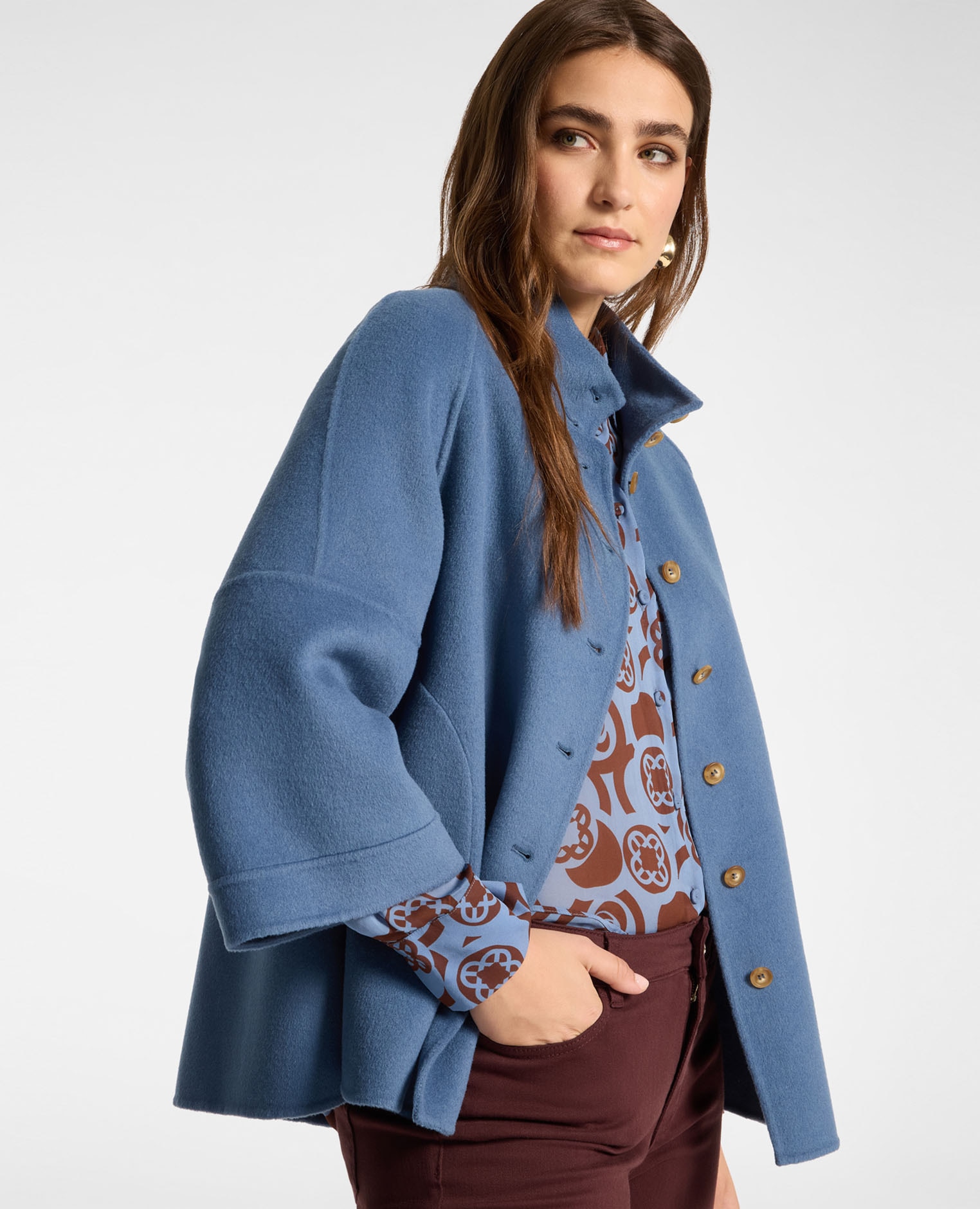 Sobrecamisa de mujer en mezcla doble de lana corte evasé con cierre frontal de botones y cuello alto - Elena Miró - Azul Azul-1