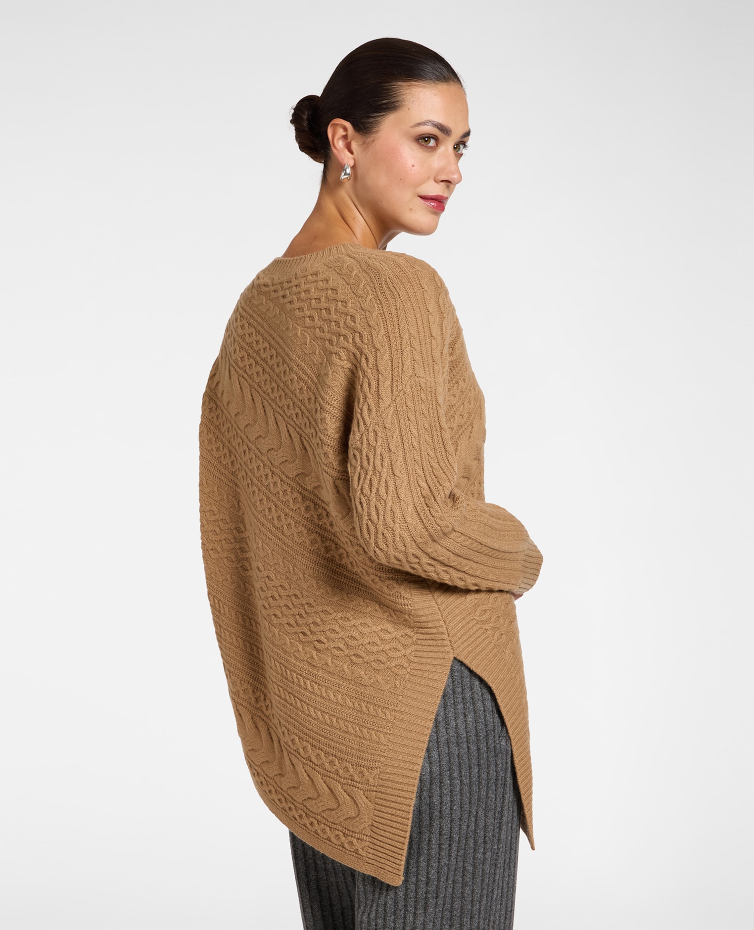 Jersey de mujer de pura lana con trenzas ajuste cómodo y largo asimétrico abertura lateral en el bajo - Elena Miró - Beige Beige-2