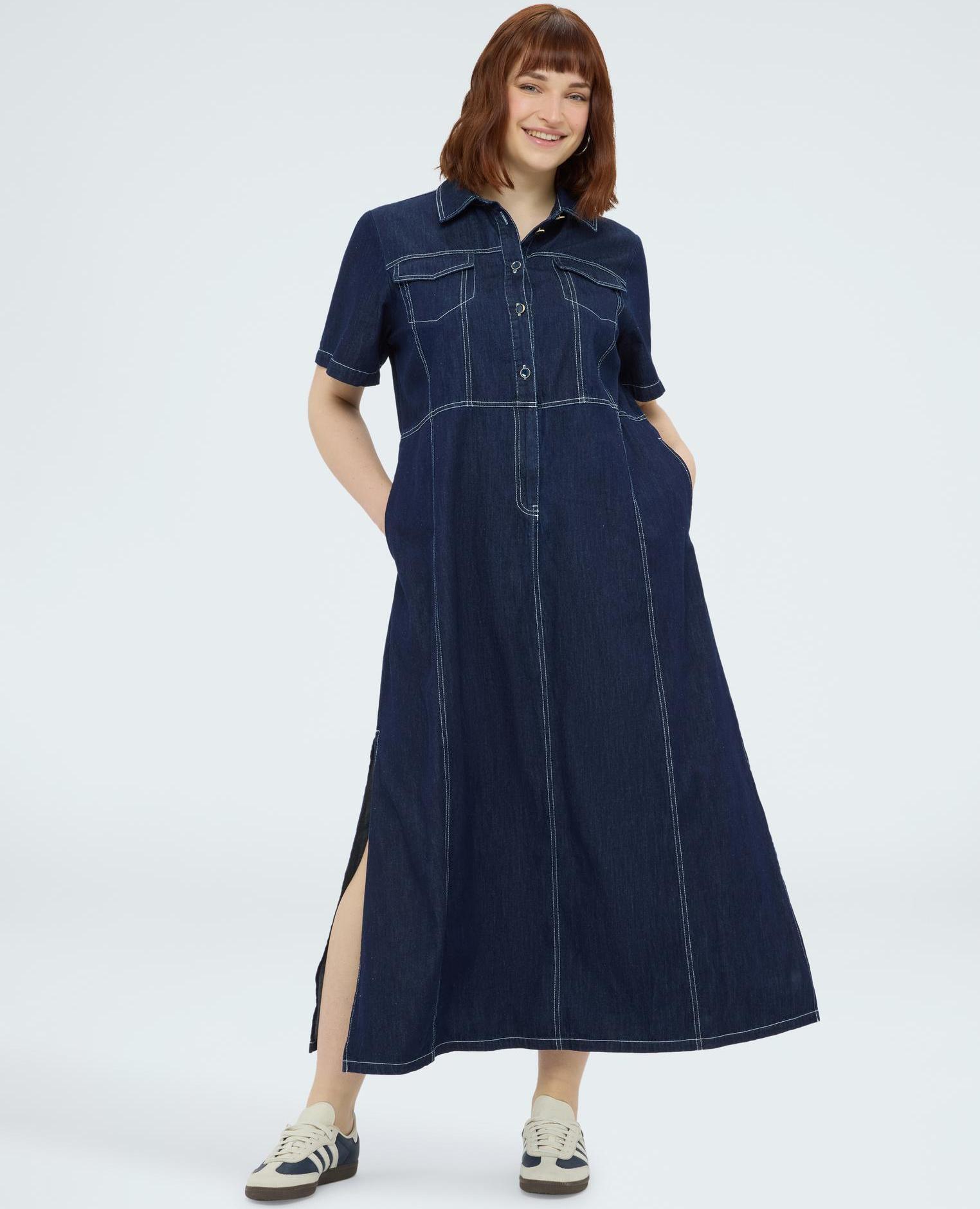 Fiorella Rubino - Vestido midi camisero de mezclilla cuello clásico mangas cortas.