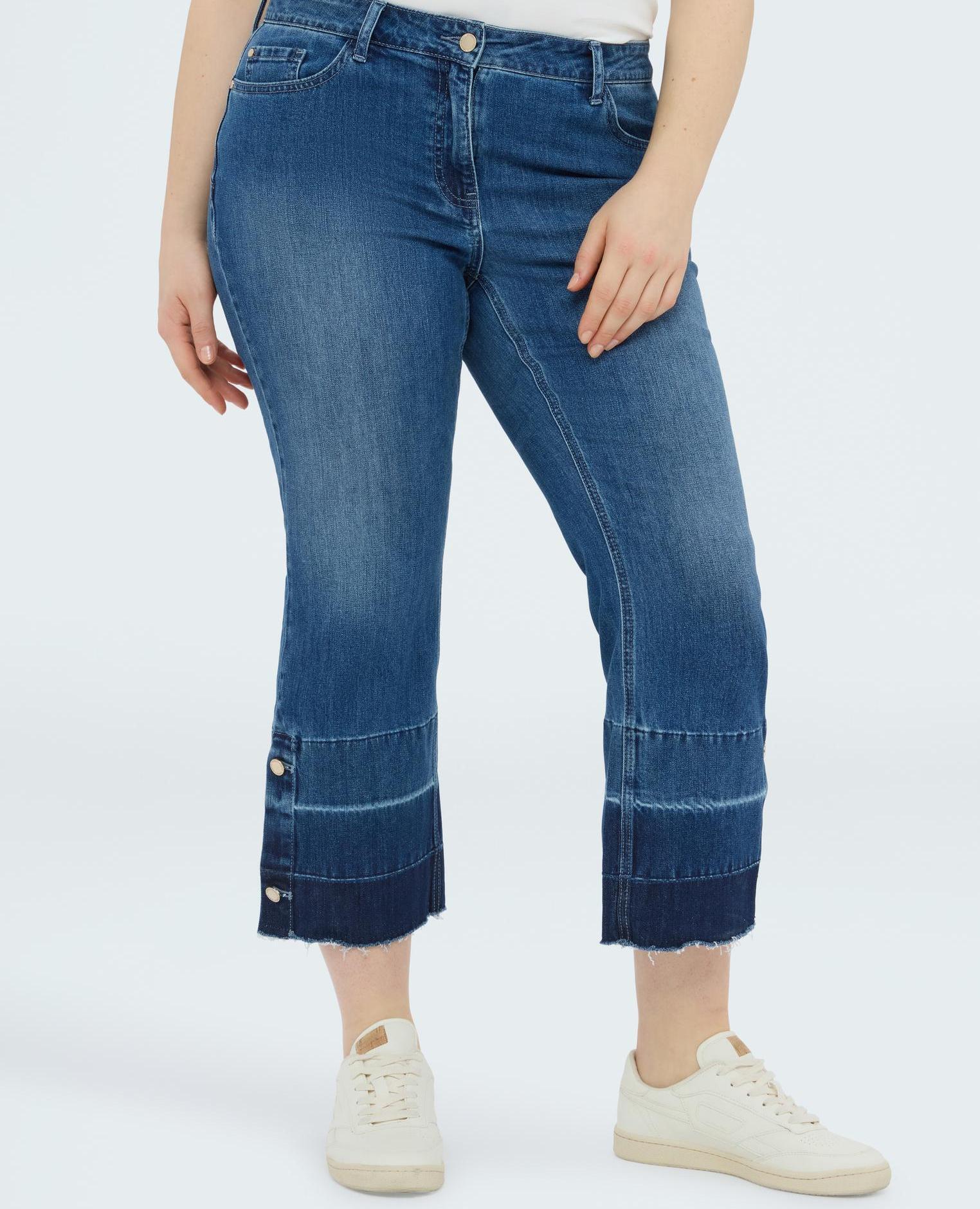 Fiorella Rubino - Vaqueros de mujer kick flare con bajo deshilachado.