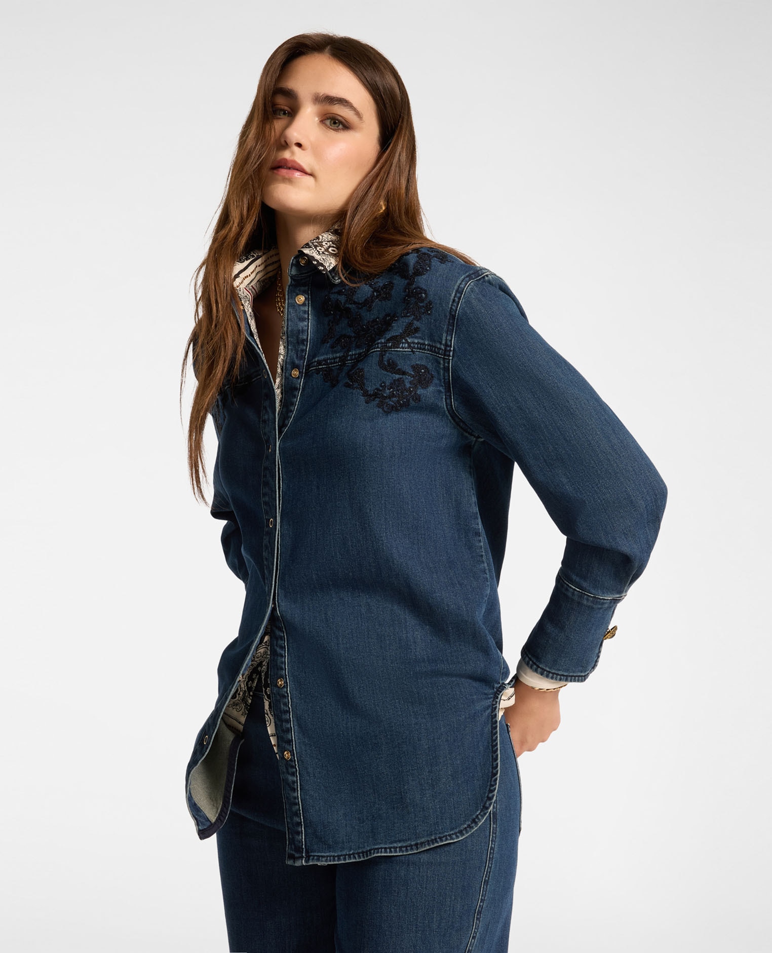 Camisa de mujer larga en denim con bordado modelo largo con ajuste regular cierre con botones - Elena Miró - Azul Azul-1