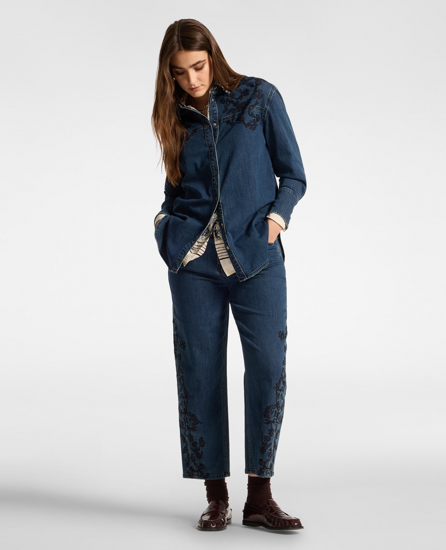 Jeans de mujer regular en denim con bordados florales cierre con botones y cremallera - Elena Miró - Azul Azul-1