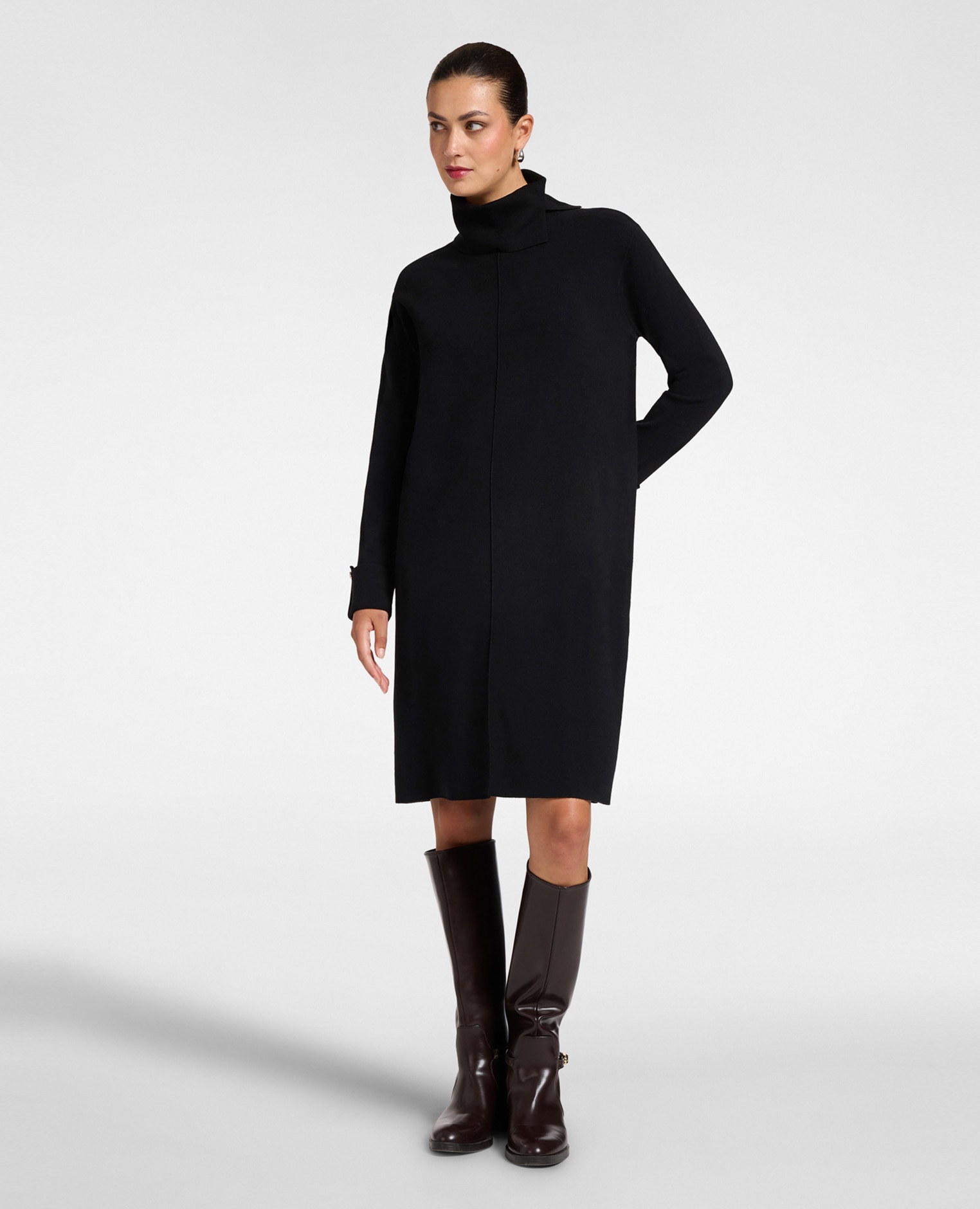 Imagen 0 de Vestido de cuello alto en viscosa largo midi sin cierre Negro
