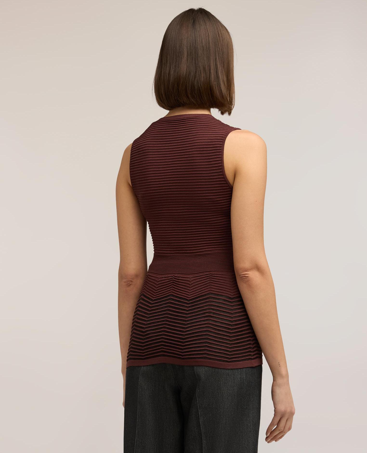 Top de mujer de punto trabajado cuello de pico con motivo cruzado - Motivi - Marrón Marrón-2