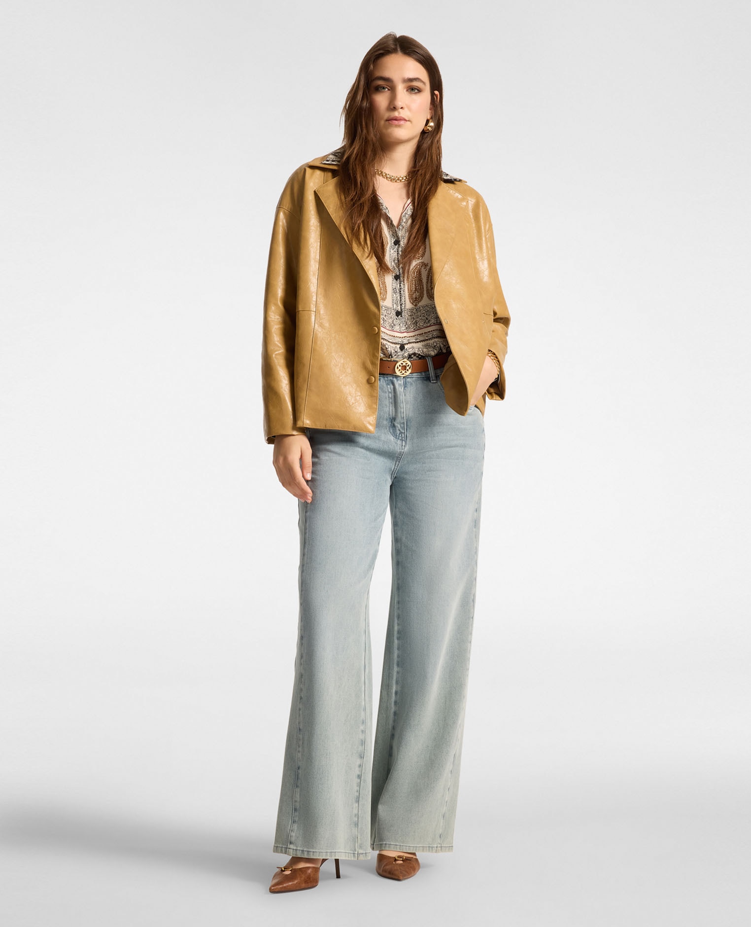 Imagen 3 de Chaquetón de mujer efecto usado modelo corto con cierre de botones - Elena Miró - Beige Beige