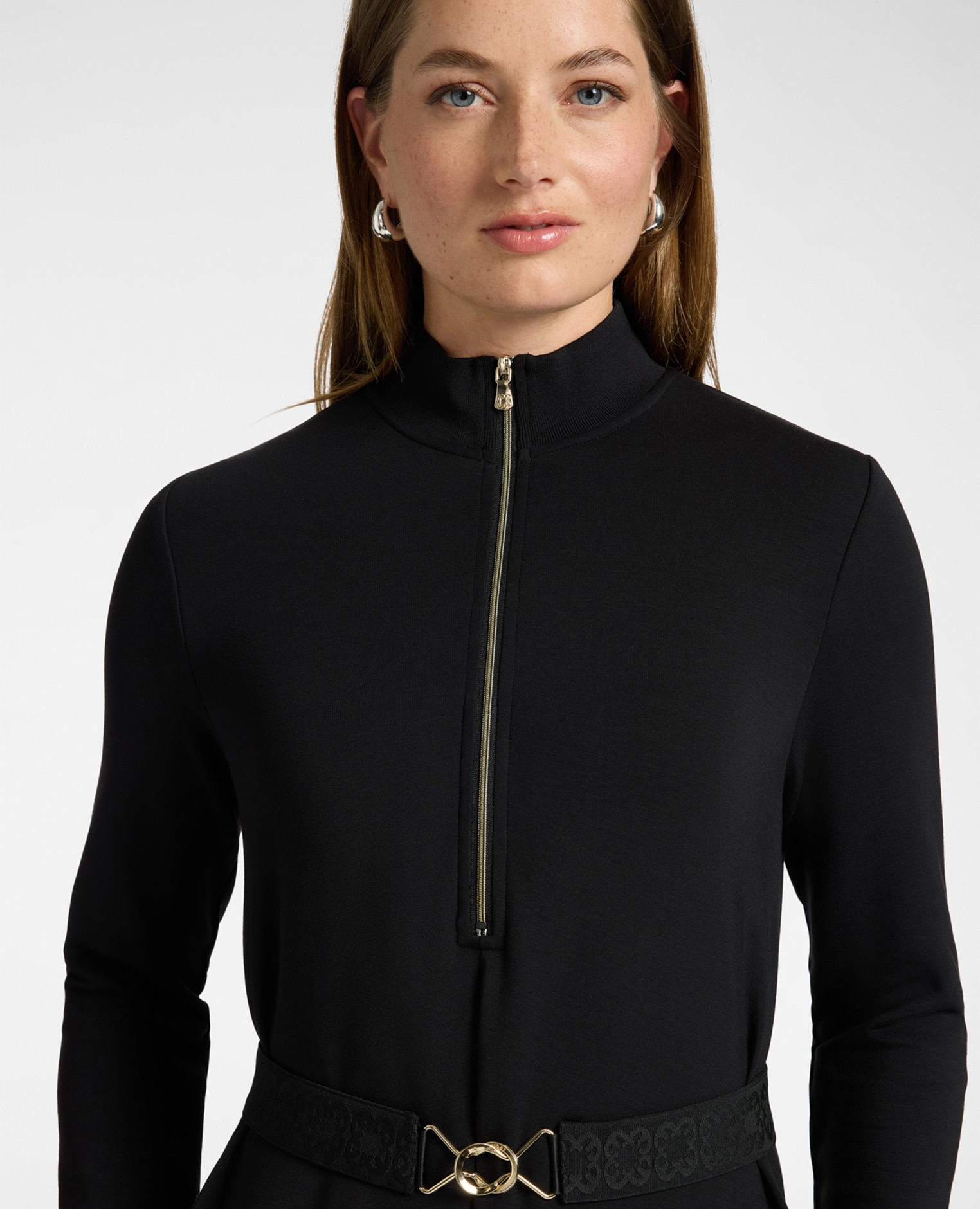 Vestido en scuba con cinturón cuello alto con cierre de cremallera frontal cinturón en la cintura con hebilla decorativa - Elena Miró - Negro Negro-4