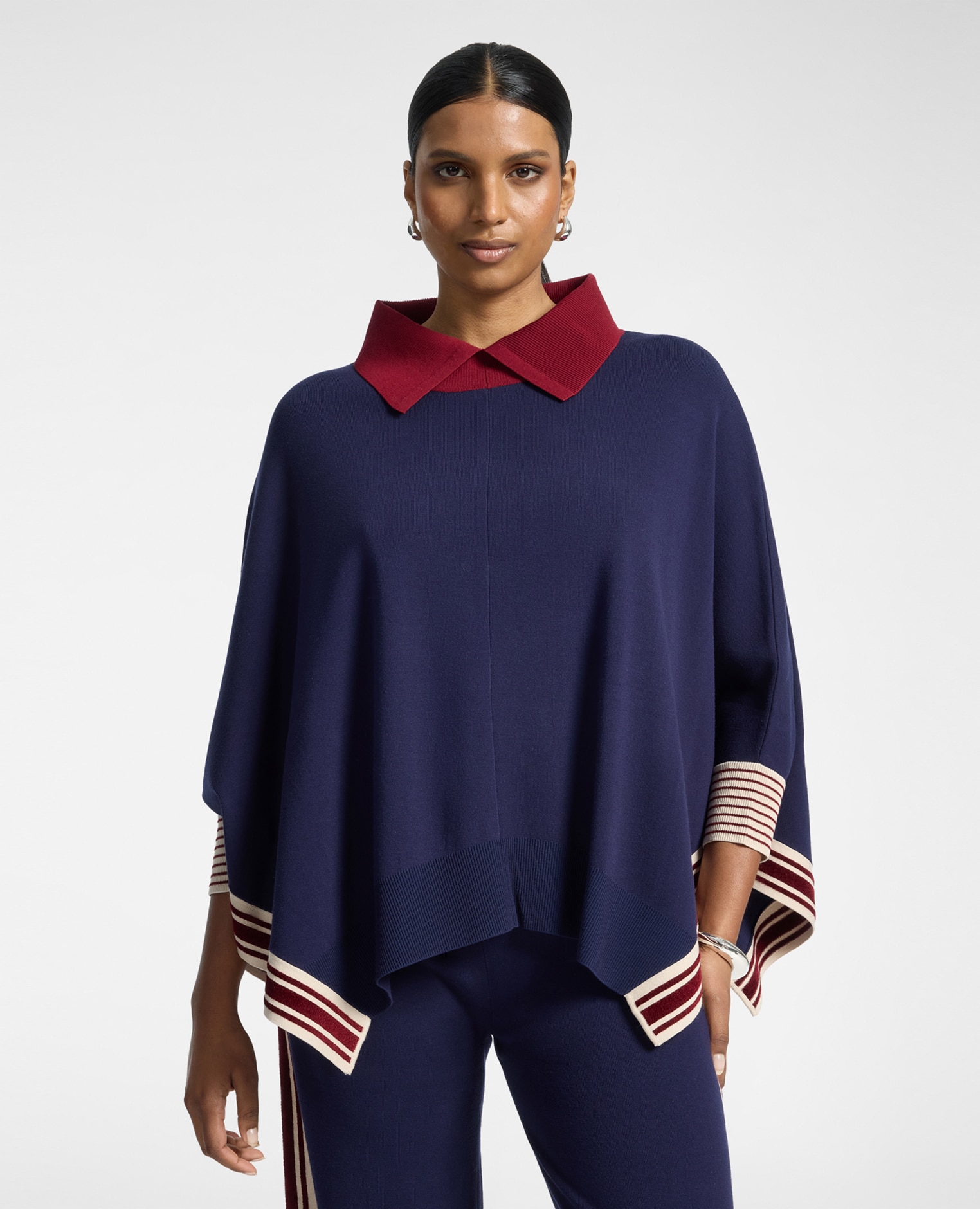 Imagen 0 de Poncho de mujer de punto con bordes a rayas ajuste oversize largo medio Azul