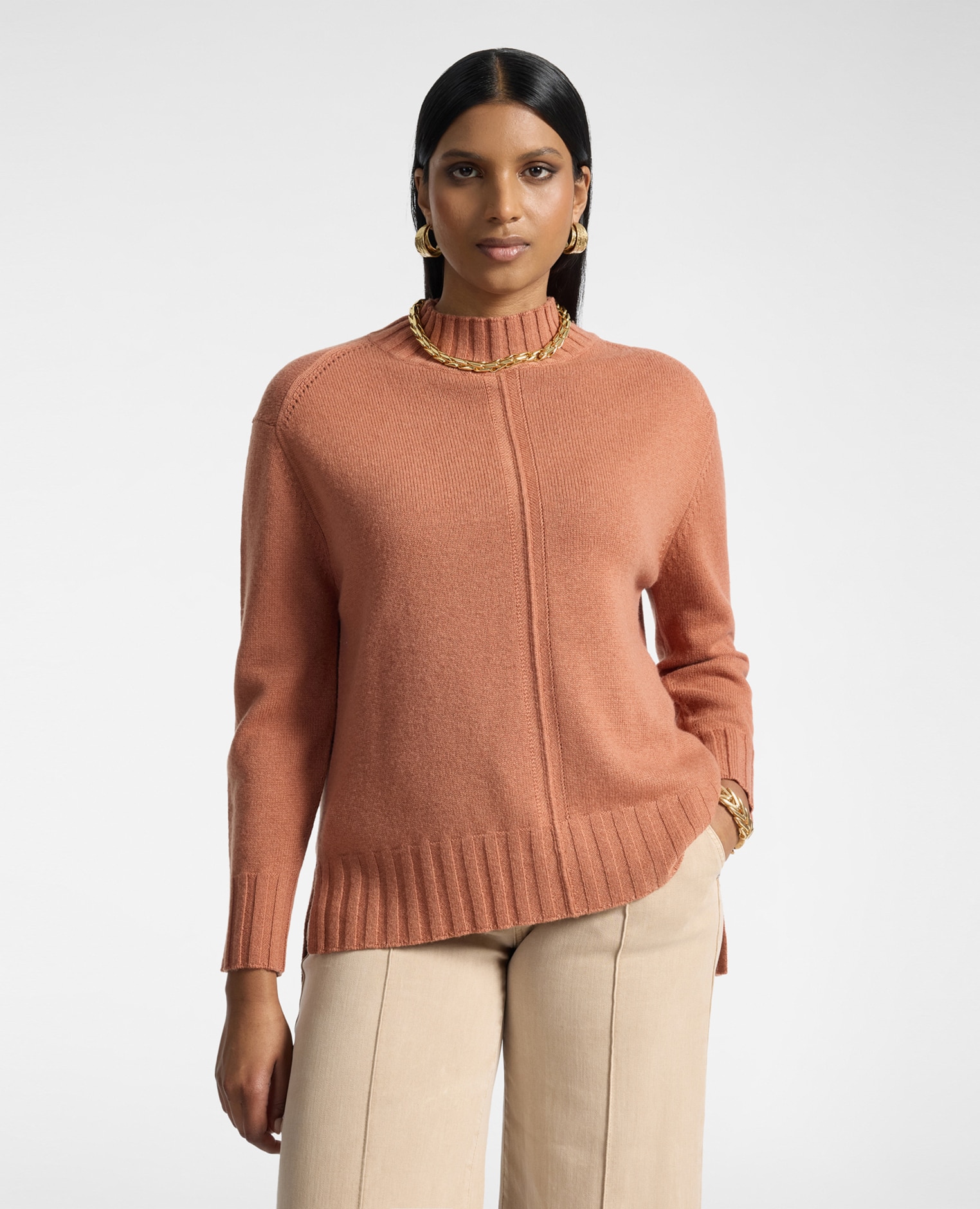Jersey de mujer de cuello alto en pura lana ajuste boxy y largo medio - Elena Miró - Rosa Rosa-1
