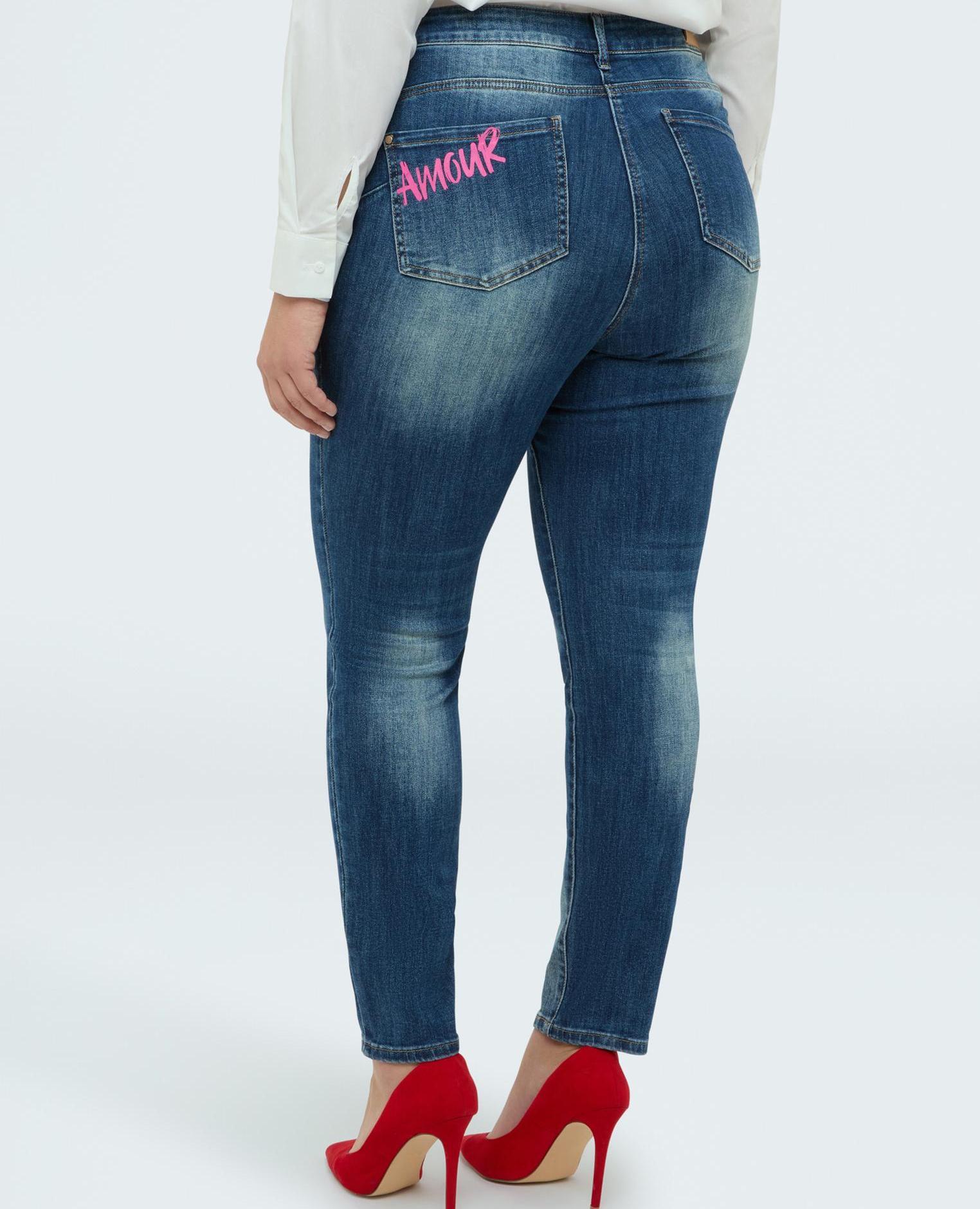 Vaqueros de mujer skinny con corazón y texto amour - Fiorella Rubino - Azul Azul-2
