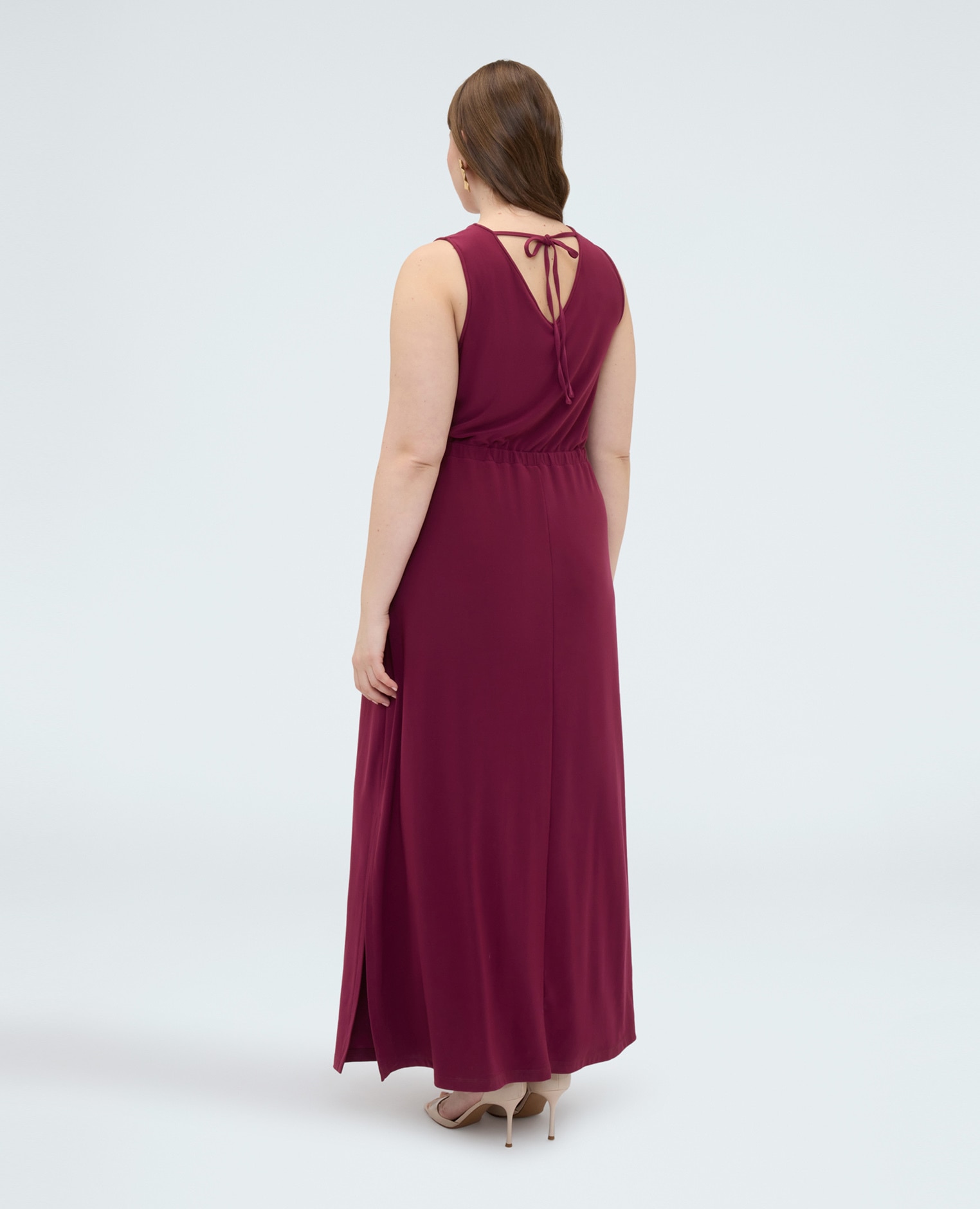 Vestido largo de punto con escote en la espalda detalle dorado para gestionar como quieras - Fiorella Rubino - Burdeos Burdeos-2