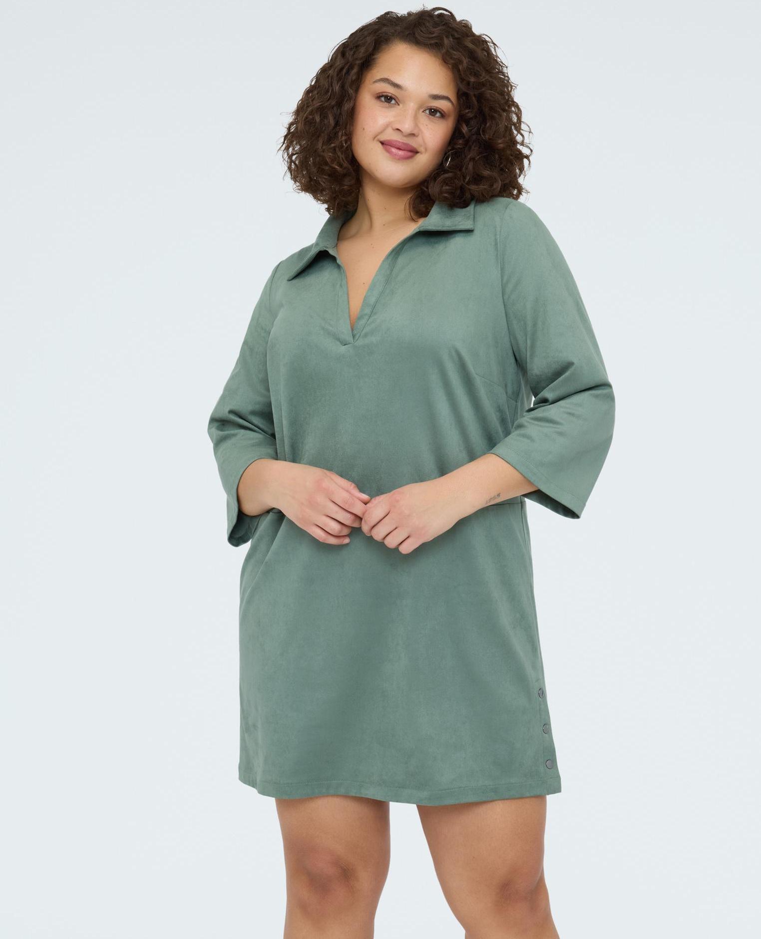 Fiorella Rubino - Vestido corto soft touch con cuello polo mangas tres cuartos.