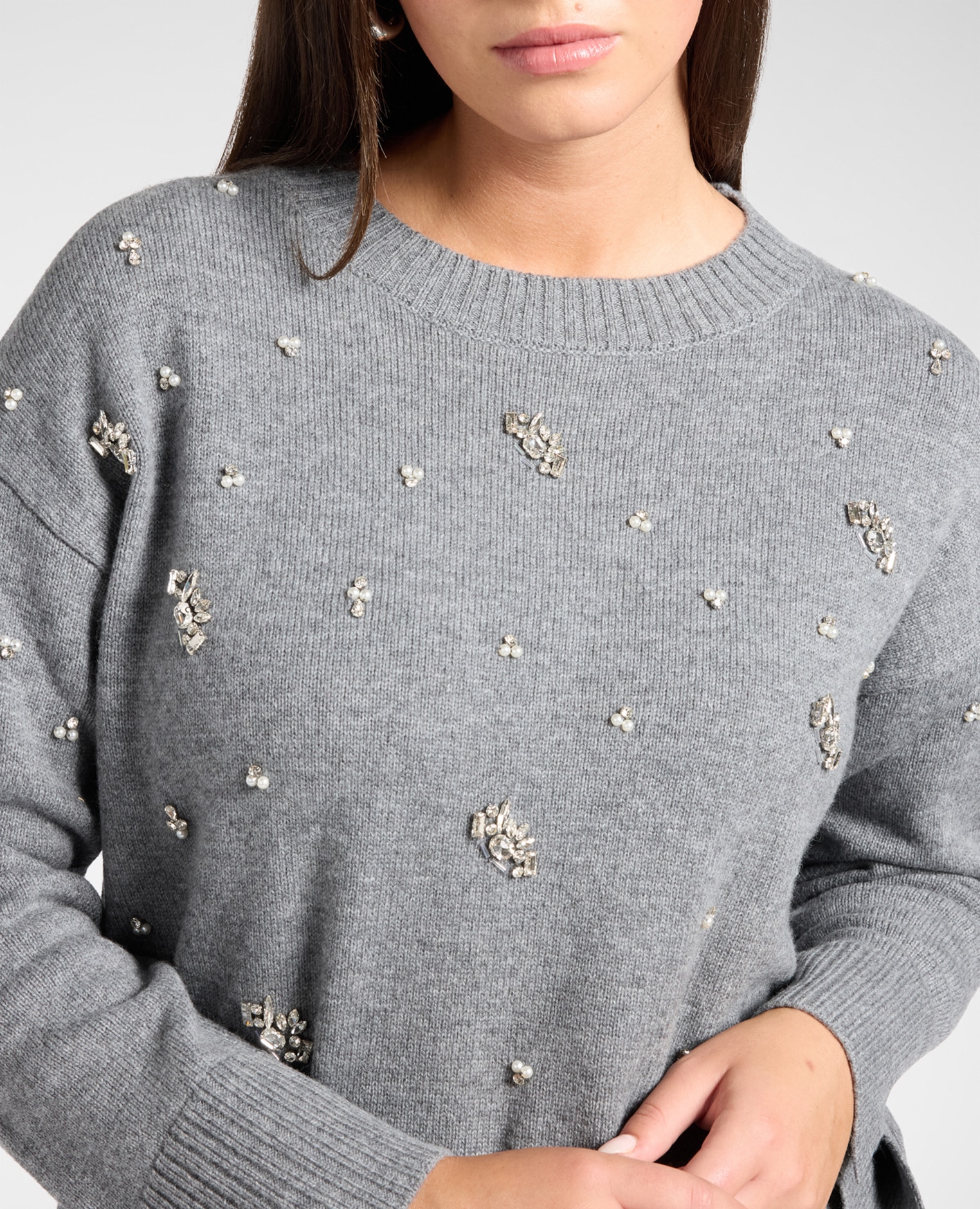 Jersey de mujer de cuello redondo en pura lana con bordado ajuste boxy y largo medio - Elena Miró - Gris Gris-4