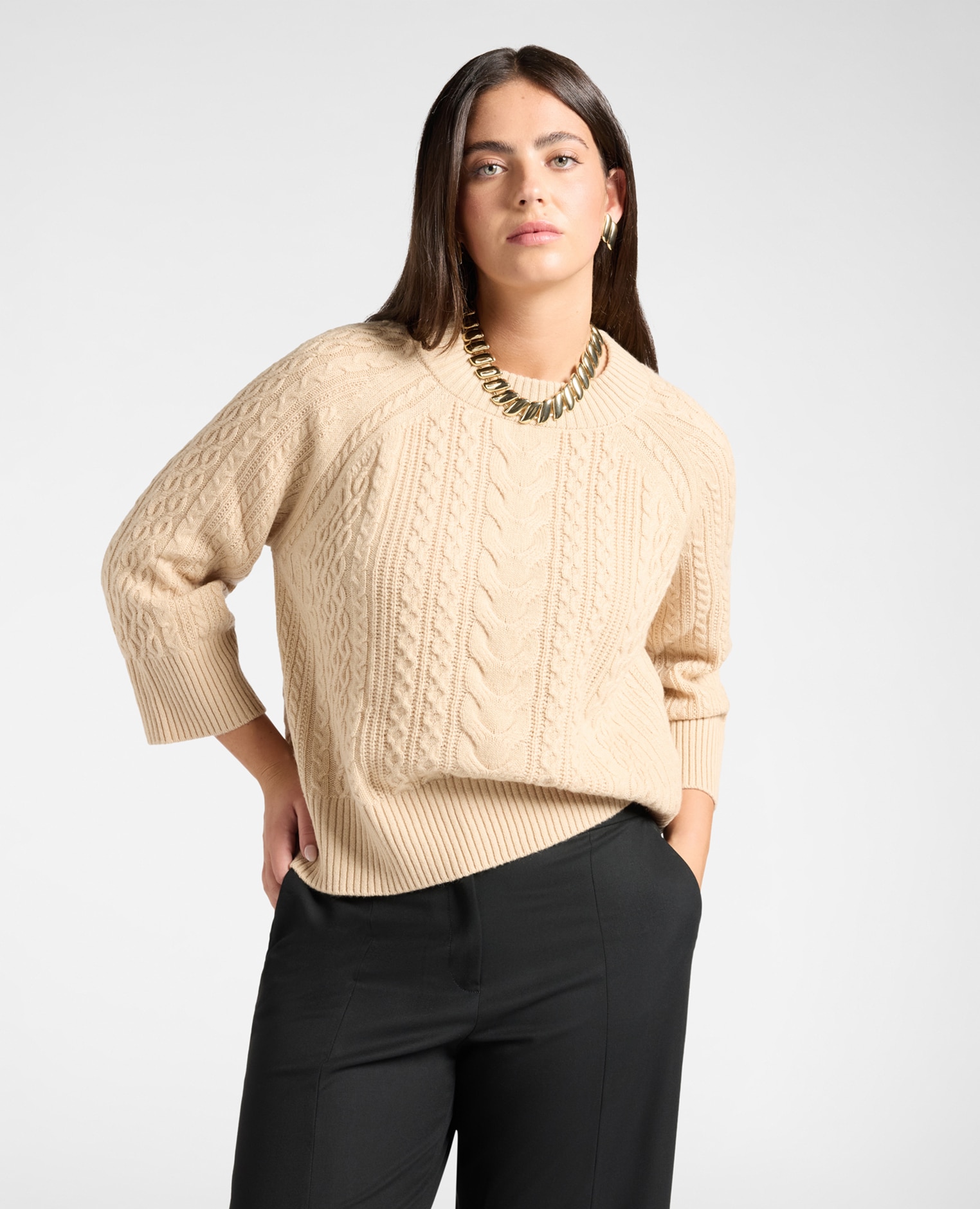 Imagen 0 de Jersey de mujer de trenzas en pura lana línea en a y longitud media Beige