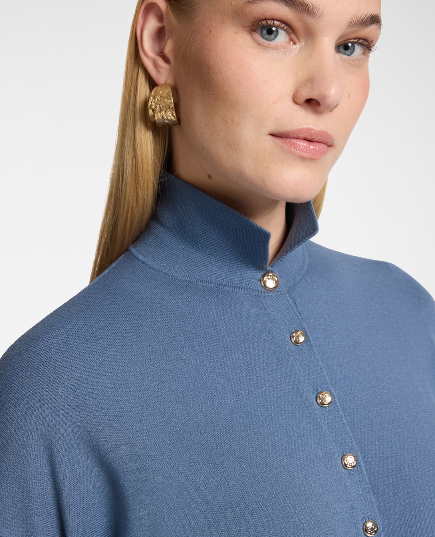 Jersey de mujer polo de viscosa con botones joya modelo boxy de longitud media con cierre de botones en el frente - Elena Miró - Azul claro Azul claro-4
