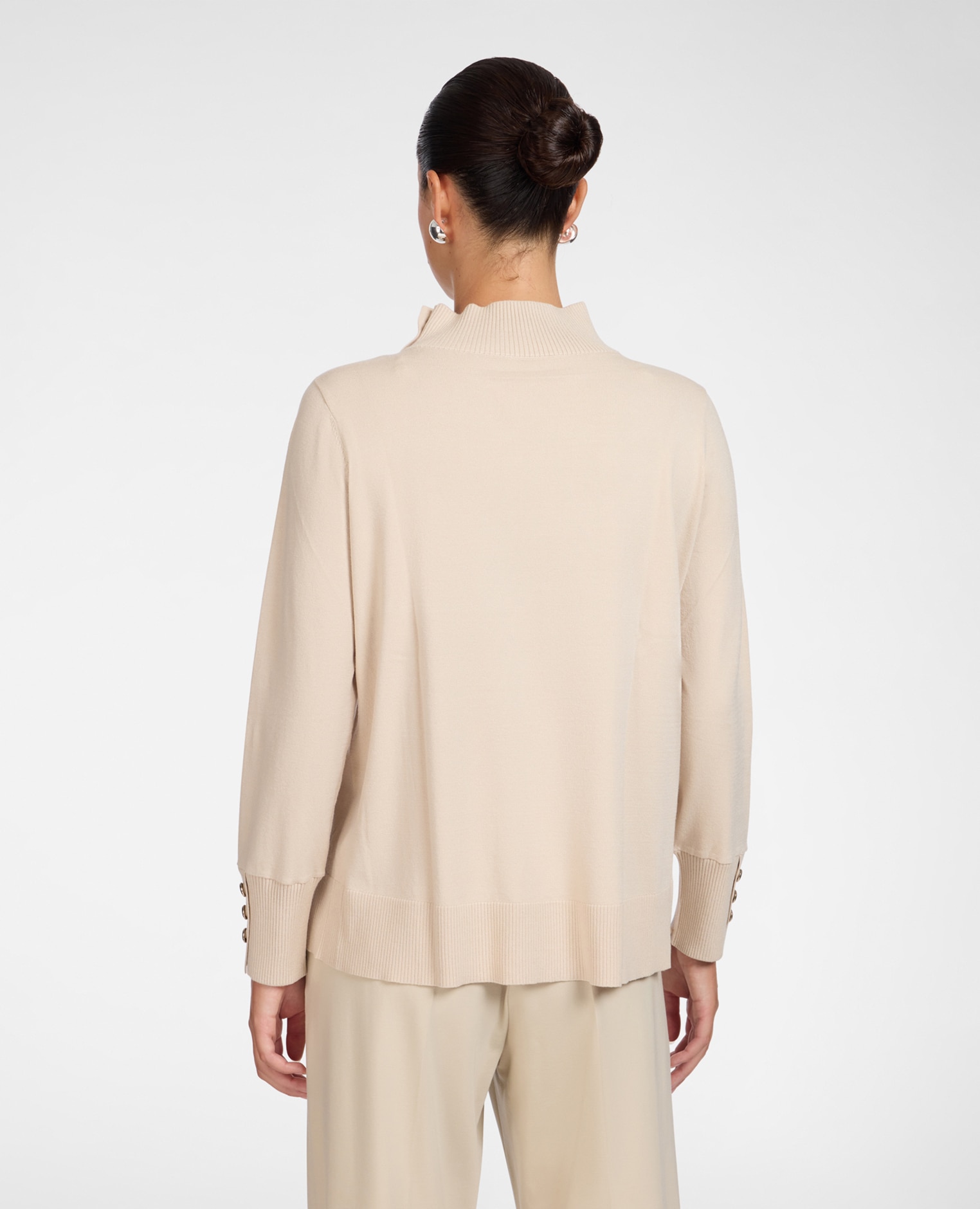Jersey de mujer de viscosa con botones ajuste boxy con largo medio y cierre con botones Beige Elena Miró Beige-2