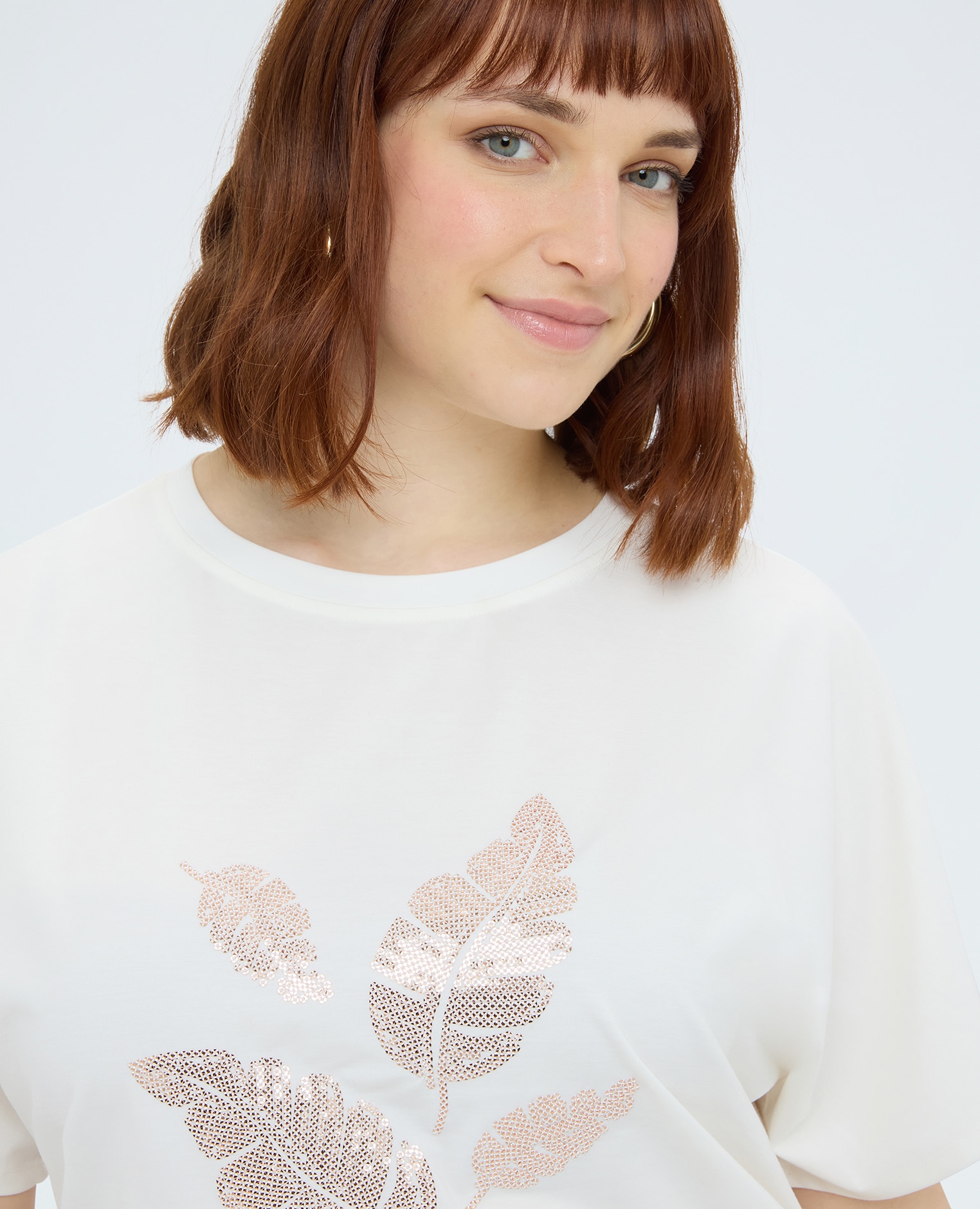 Camiseta de mujer de jersey con follaje de lentejuelas aplicaciones decorativas con motivo de hojas en la parte delantera - Fiorella Rubino - Blanco Blanco-4
