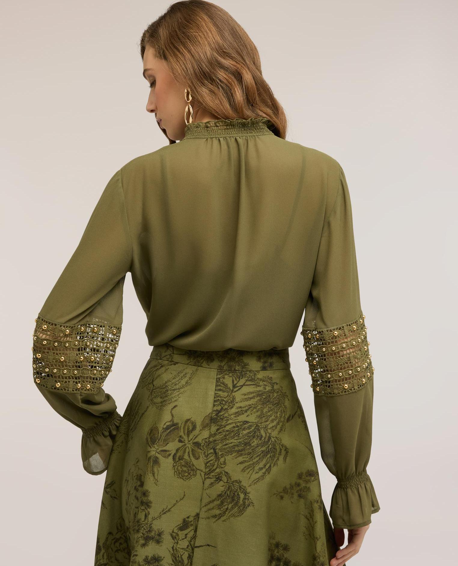 Blusa de mujer de georgette con mangas bordadas cuello mao con pespuntes smock - Motivi - Verde militar Verde militar-2