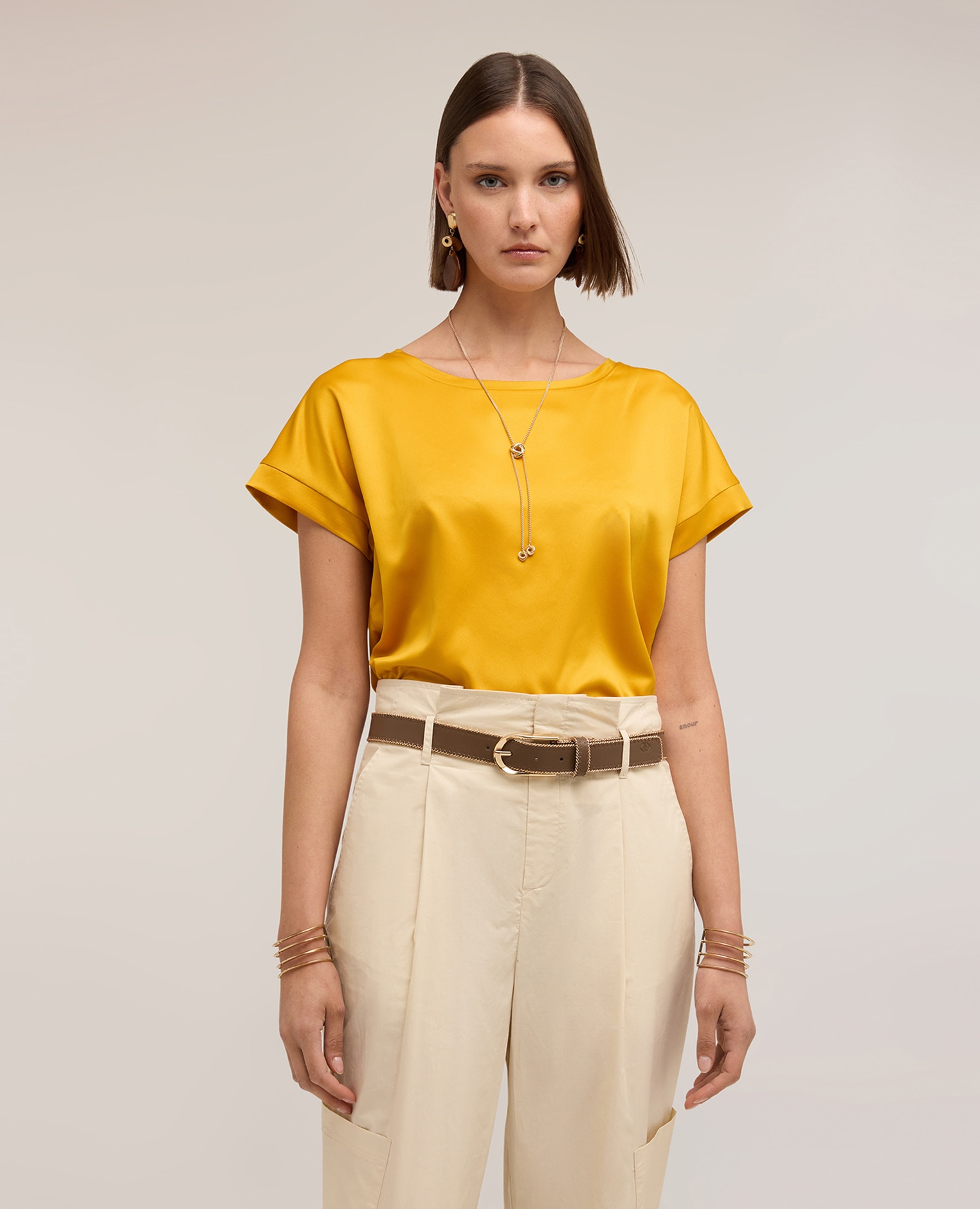 Camiseta de mujer bimaterial mezcla de algodón parte delantera en raso fluido - Motivi - Amarillo Amarillo-1