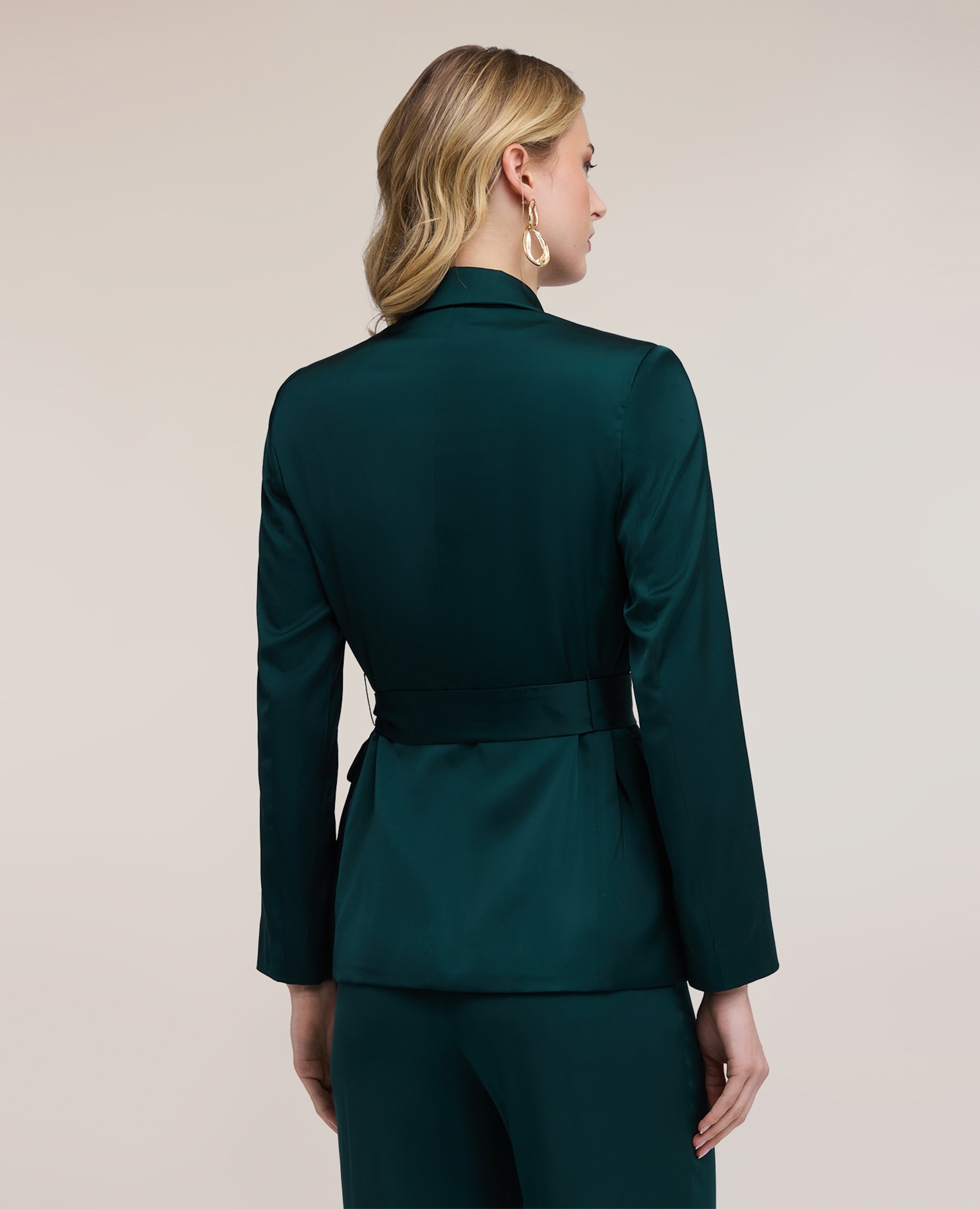 Chaqueta de mujer fluida de raso con cinturón ajuste regular largo medio Verde Motivi Verde-2