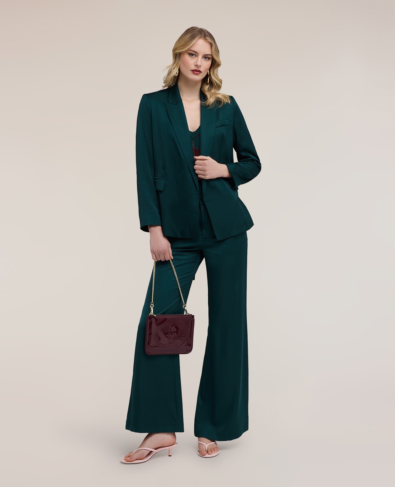 Chaqueta de mujer fluida de raso con cinturón ajuste regular largo medio Verde Motivi Verde-3