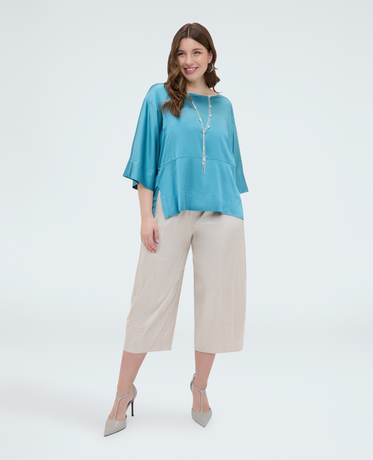 Blusa de mujer de raso con escote barco para una sensación agradable en la piel - Fiorella Rubino - Azul claro Azul claro-3